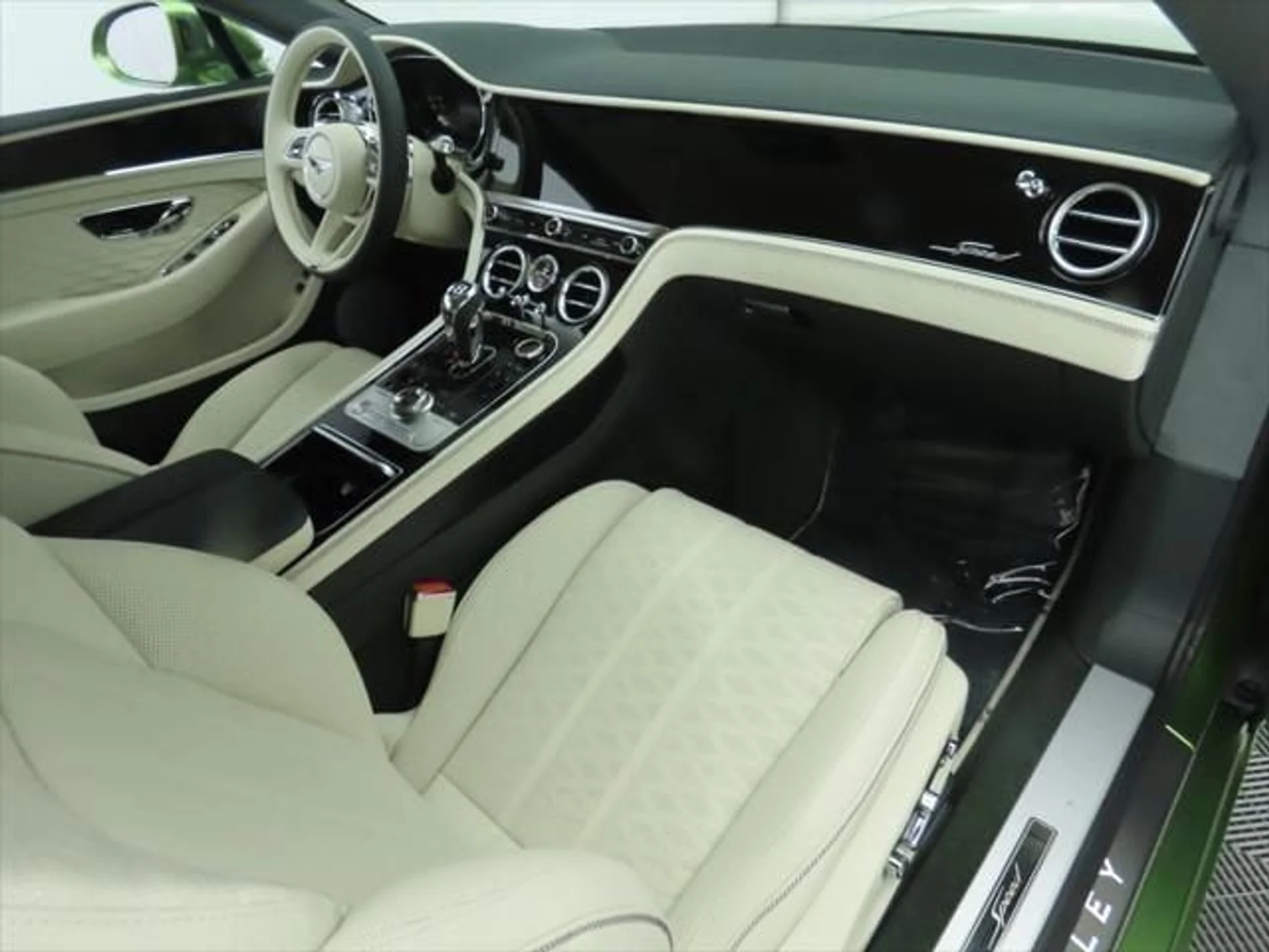 mph018_2870205628_used_2025_bentley_continental_gtspeedcoupe_8119_23003283_19_640_8ae2f2db9a