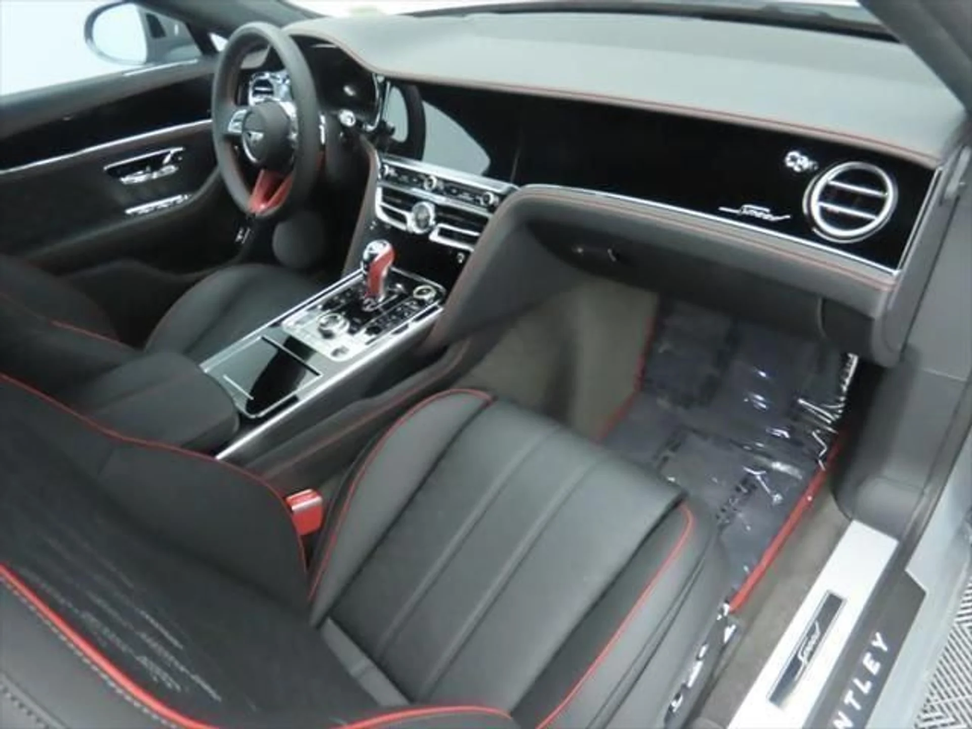 mph018_2870606775_used_2025_bentley_flying_spur_speedsedan_8119_23010075_19_640_1143e43beb