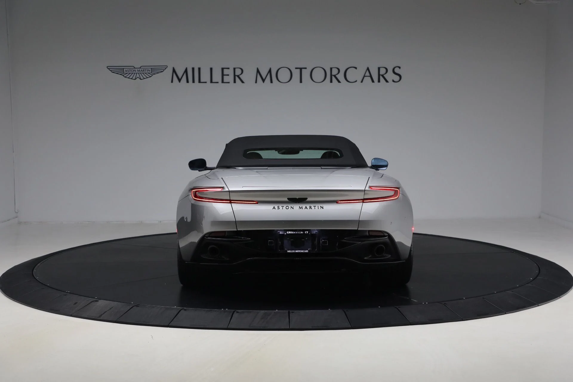 mph018_2873804571_Used_2024_Aston_Martin_DB_12_Volante_1789831142_e0d60f19e8