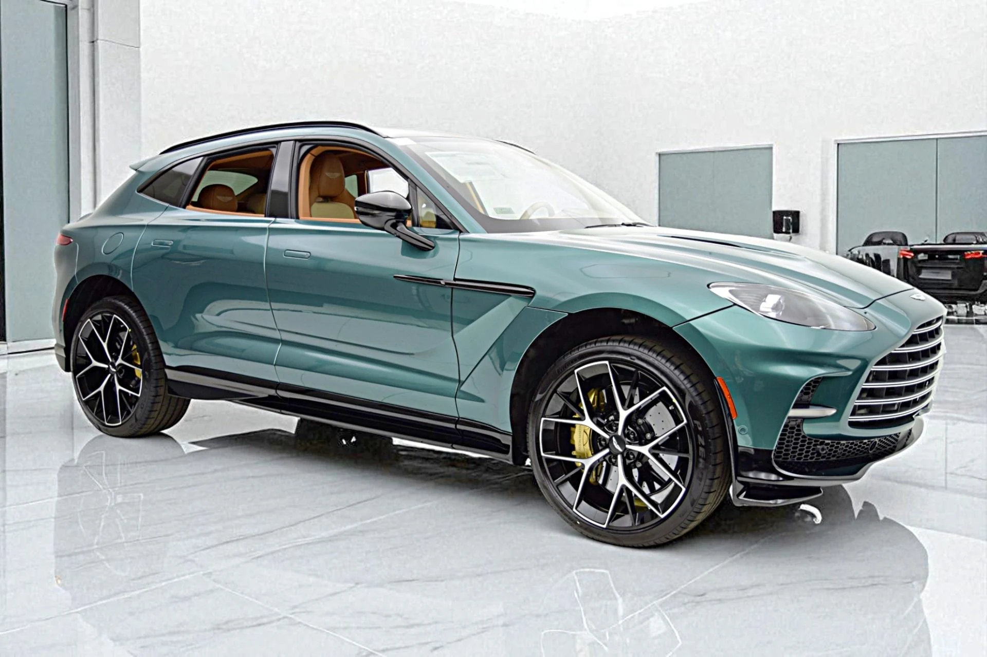 mph018_2878021241_New_2025_Aston_Martin_DBX_707_d62992a717