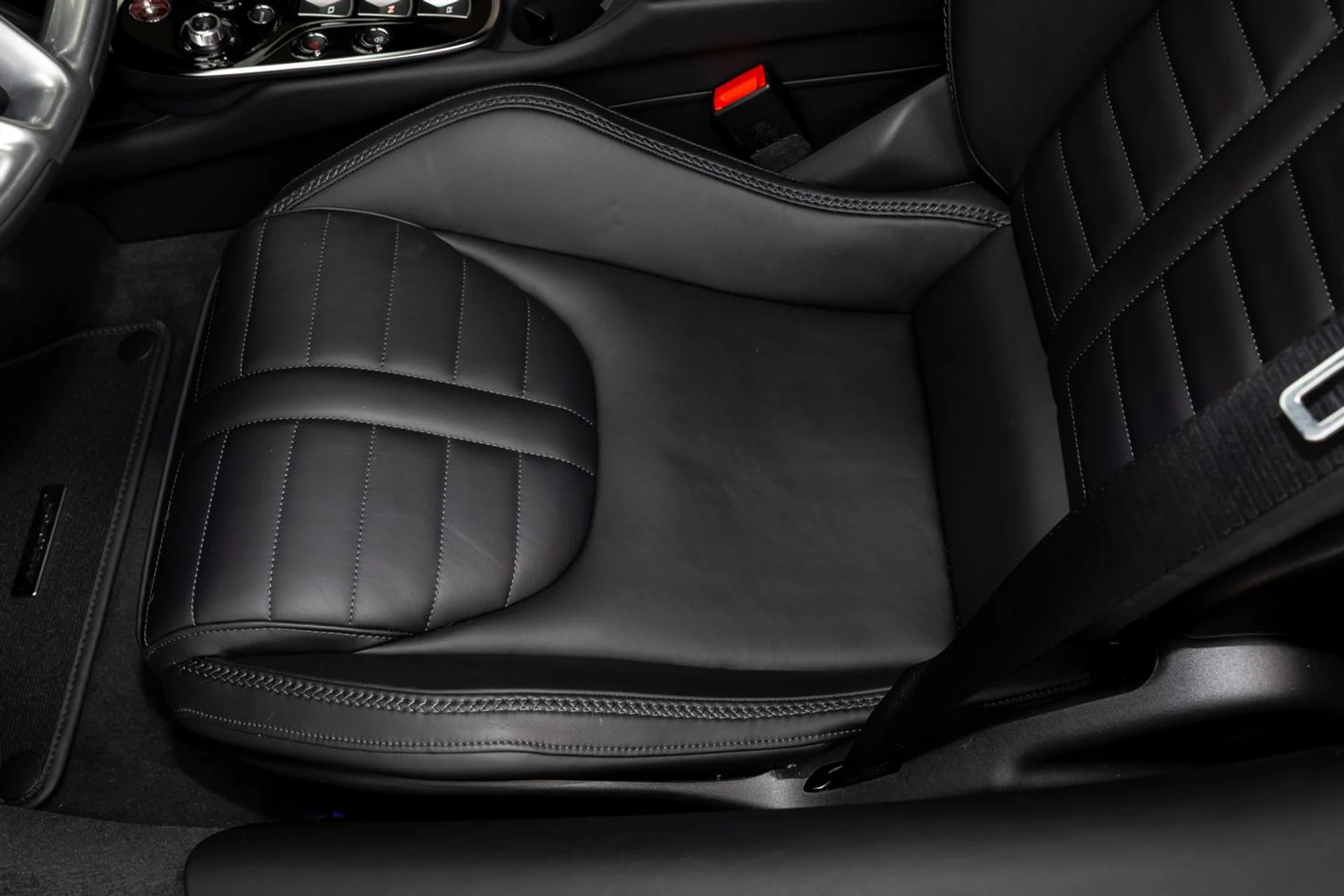 mph018_2889808434_555_p19_l_4f8a4b344a