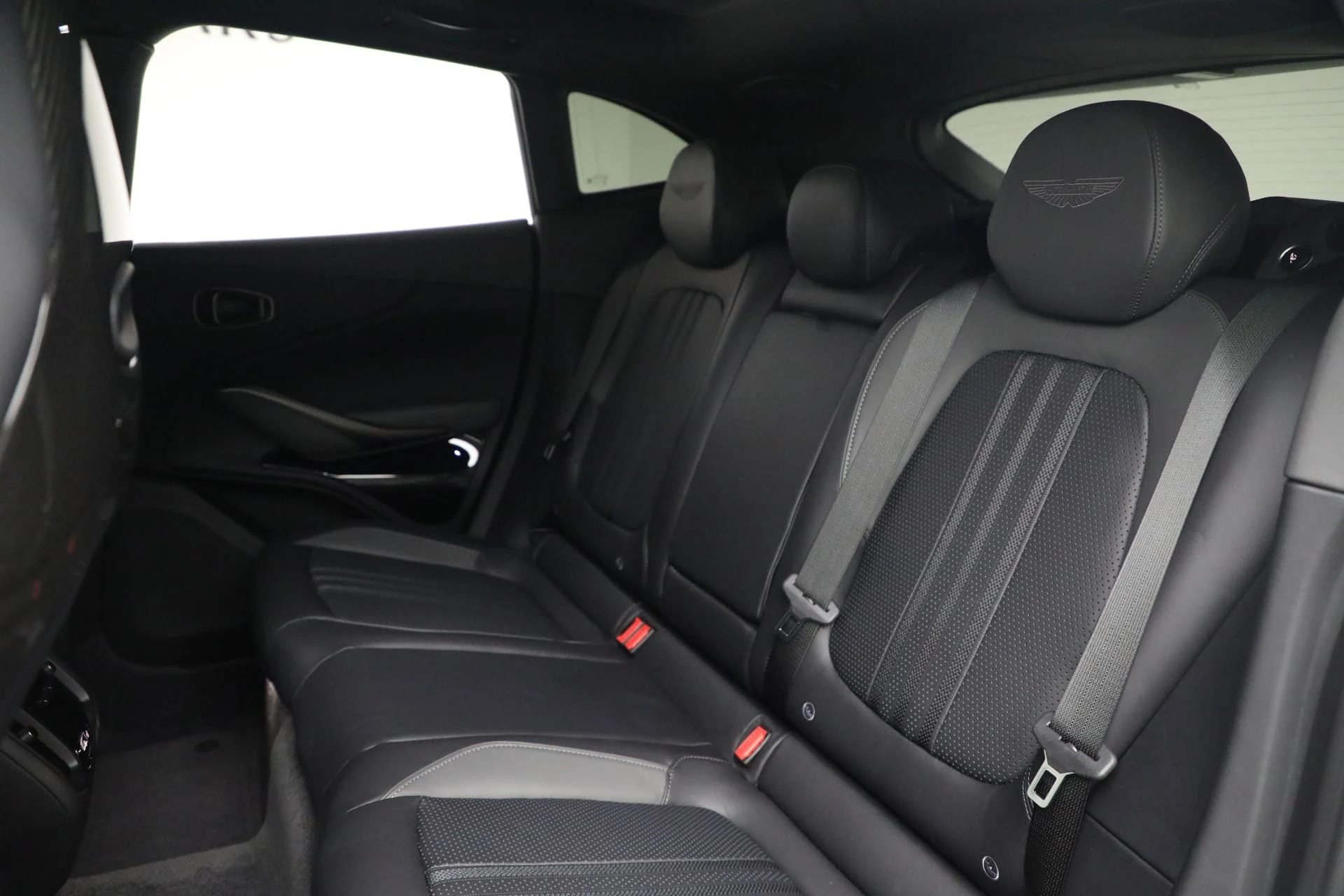 mph018_2904287108_New_2025_Aston_Martin_DBX_707_b10dc3818c