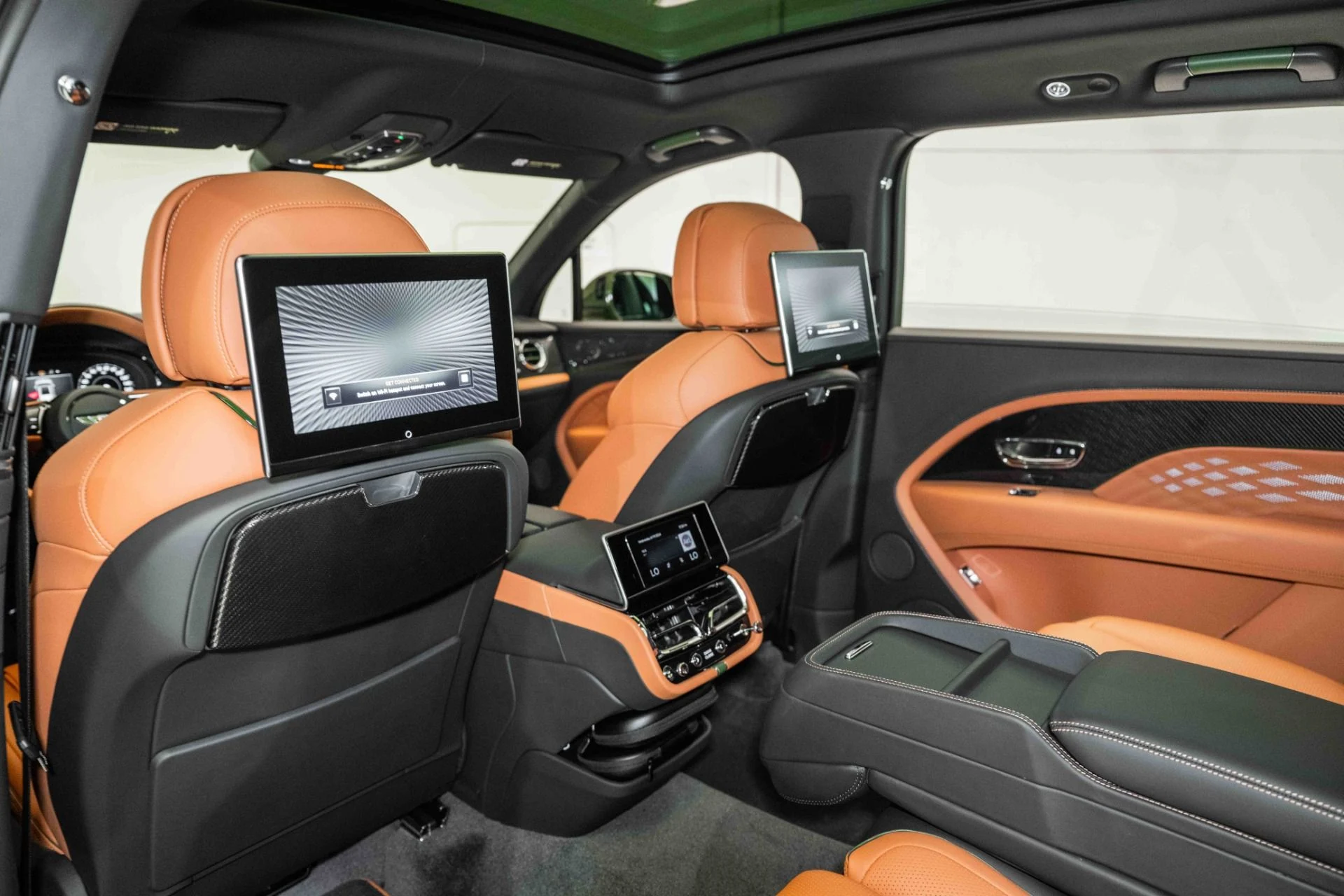 mph018_2905348245_Used_2024_Bentley_Bentayga_EWB_Azure_V8_1718899287_212ec8c713