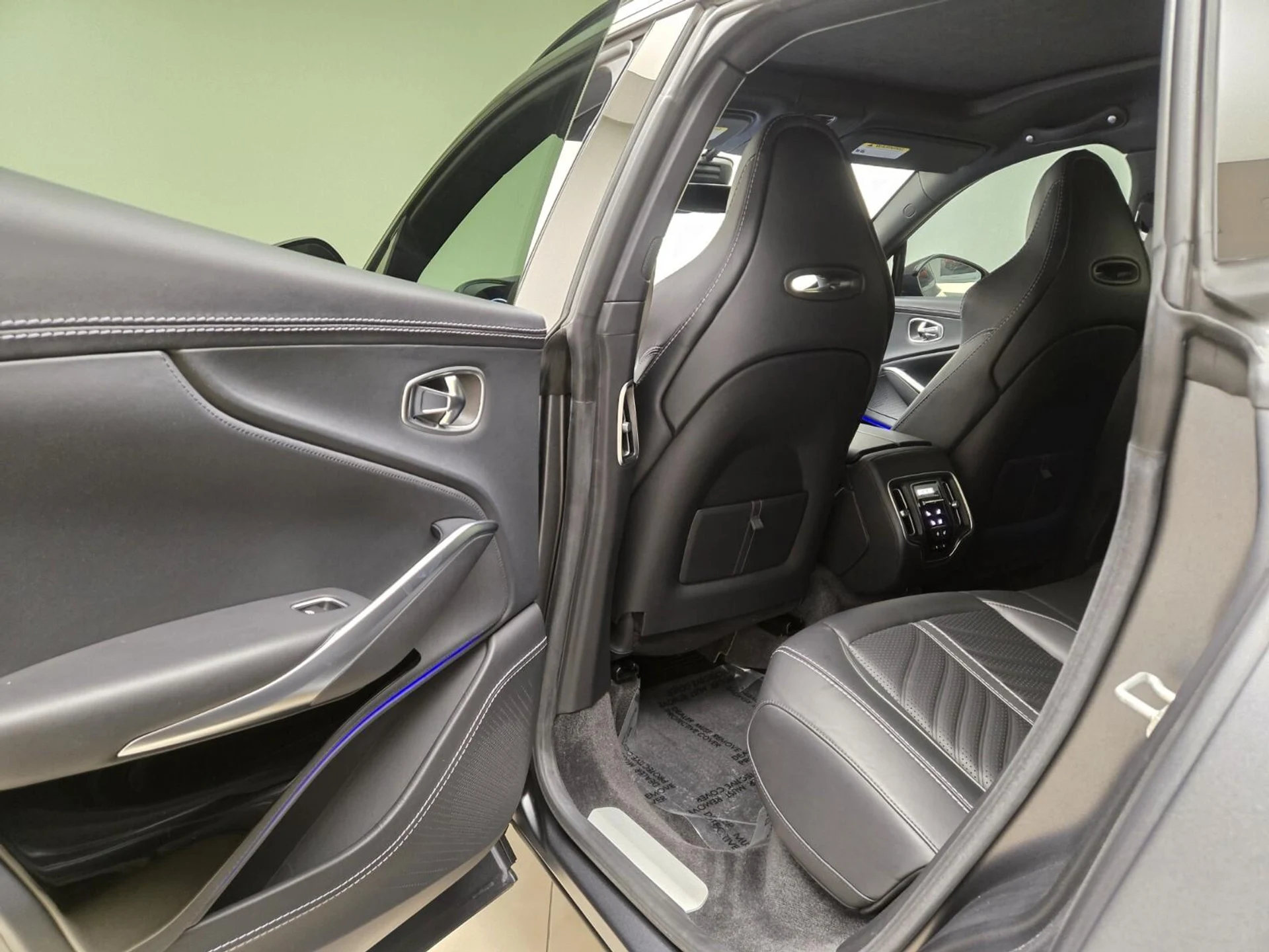 mph018_2910513810_Used_2023_Aston_Martin_DBX_707_1769582749_e834331881