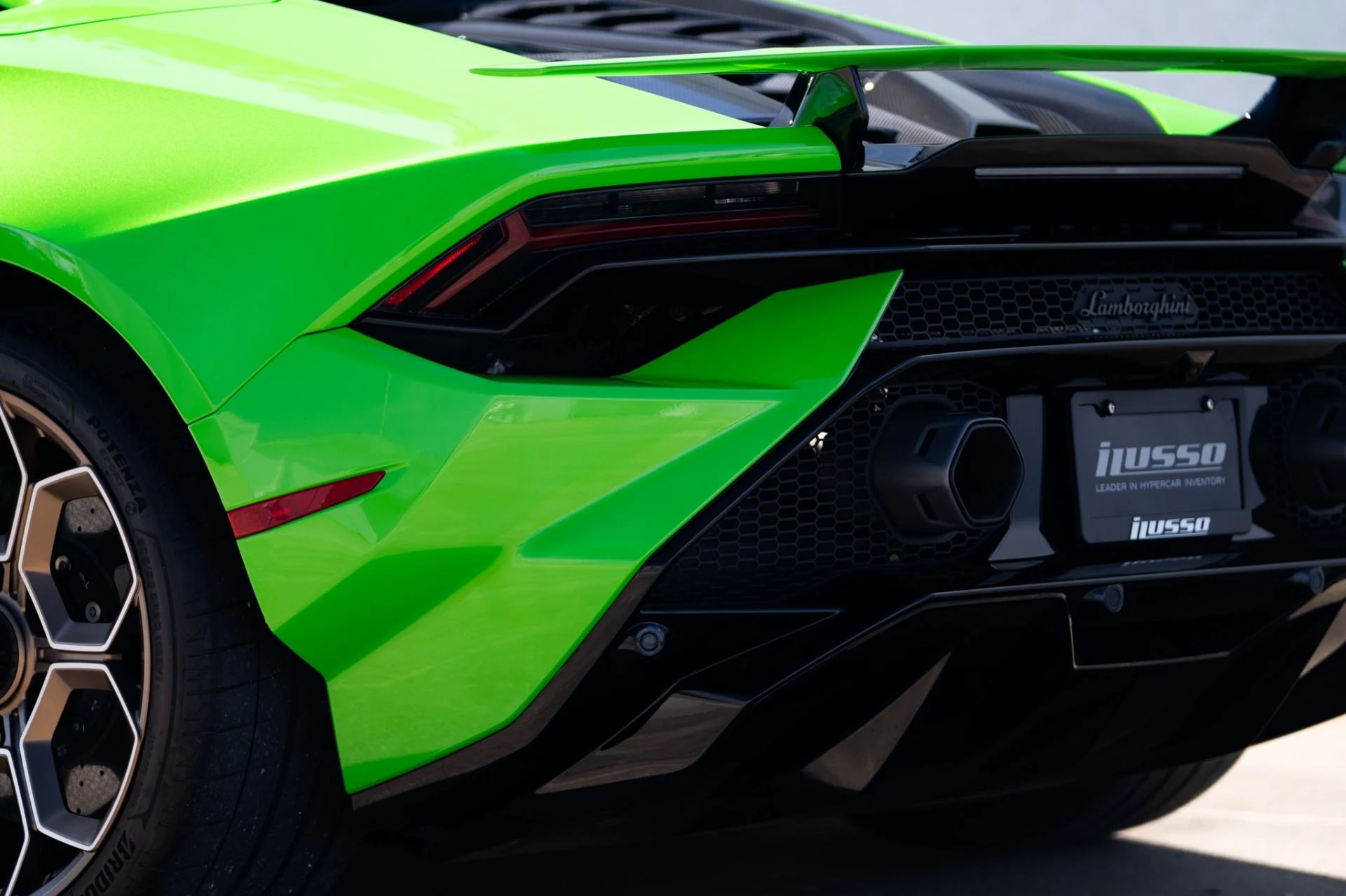 mph018_2911433833_Used_2024_Lamborghini_Huracan_Tecnica_1764704273_24737ff181