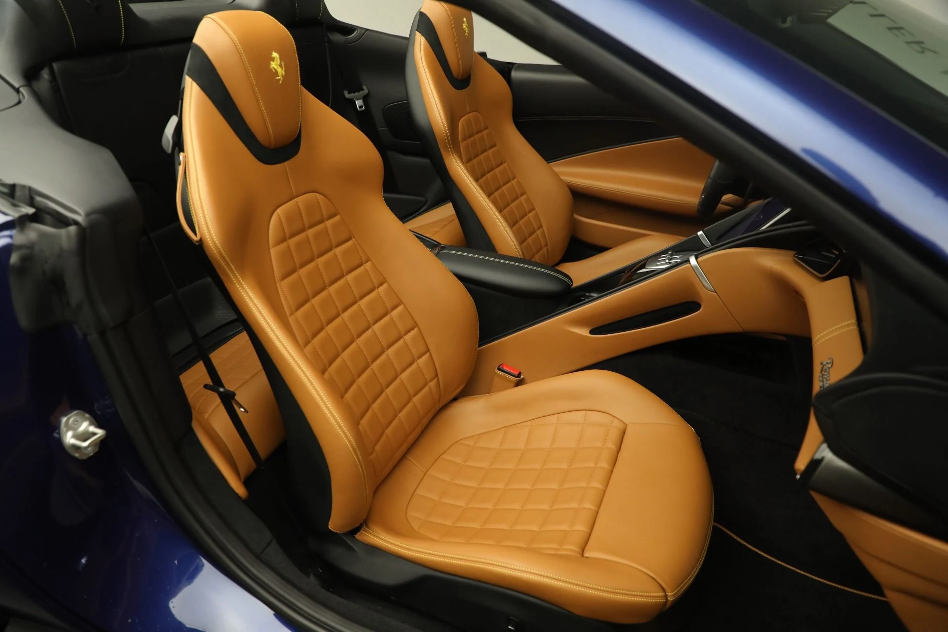 mph018_2920058133_Used_2025_Ferrari_Roma_Spider_1761945061_385ec32876