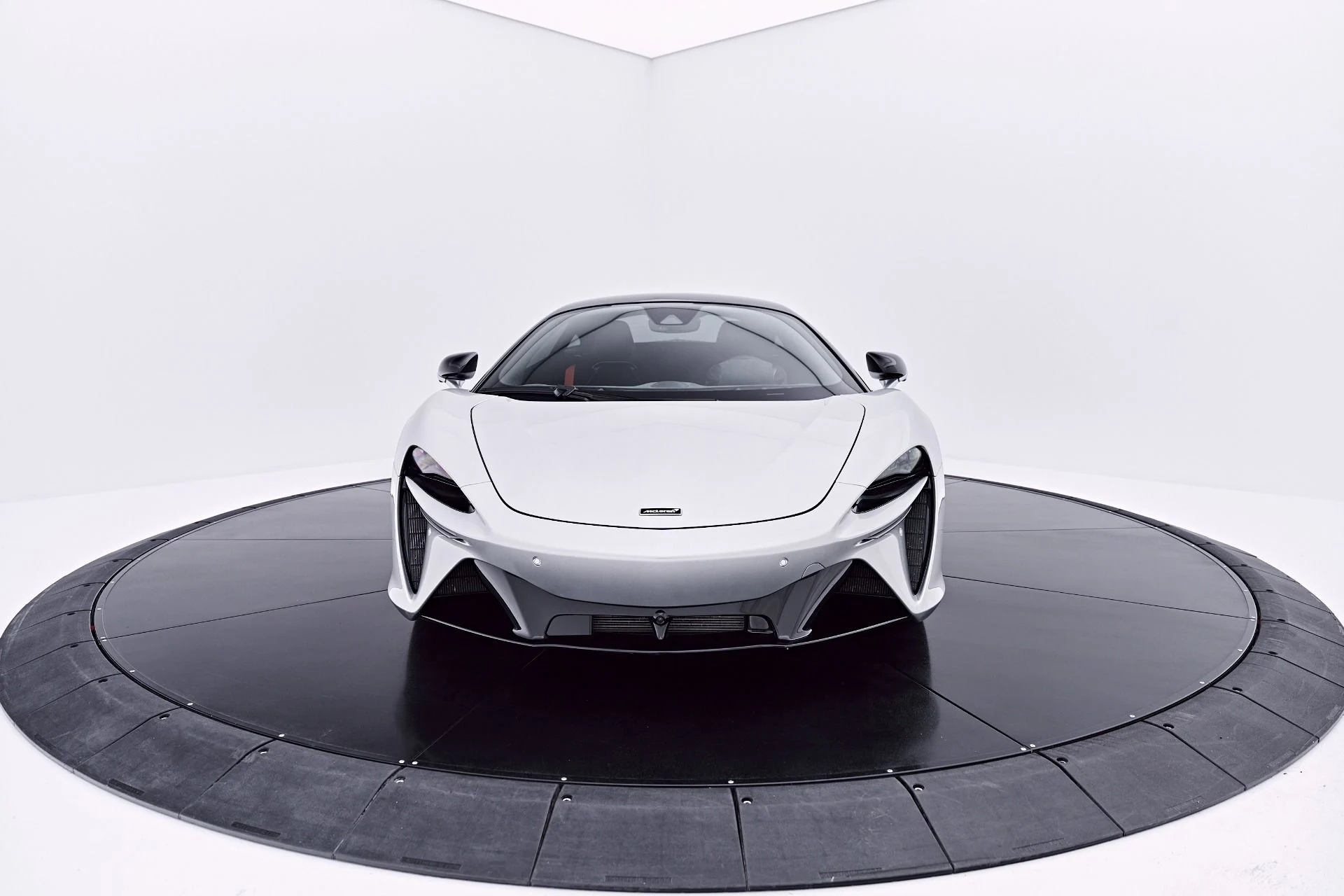 mph018_2920546107_Used_2023_Mc_Laren_Artura_1782871204_315f03fd43