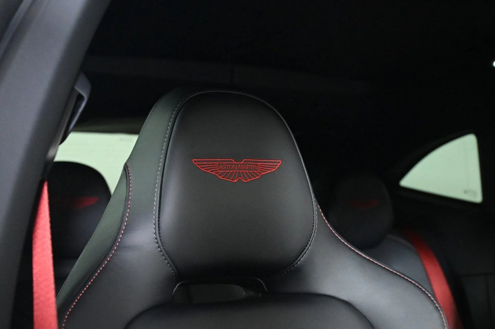 mph018_2922302290_new_2026_aston_martin_dbx_sawd_11350_22964208_19_1024_b82a840914