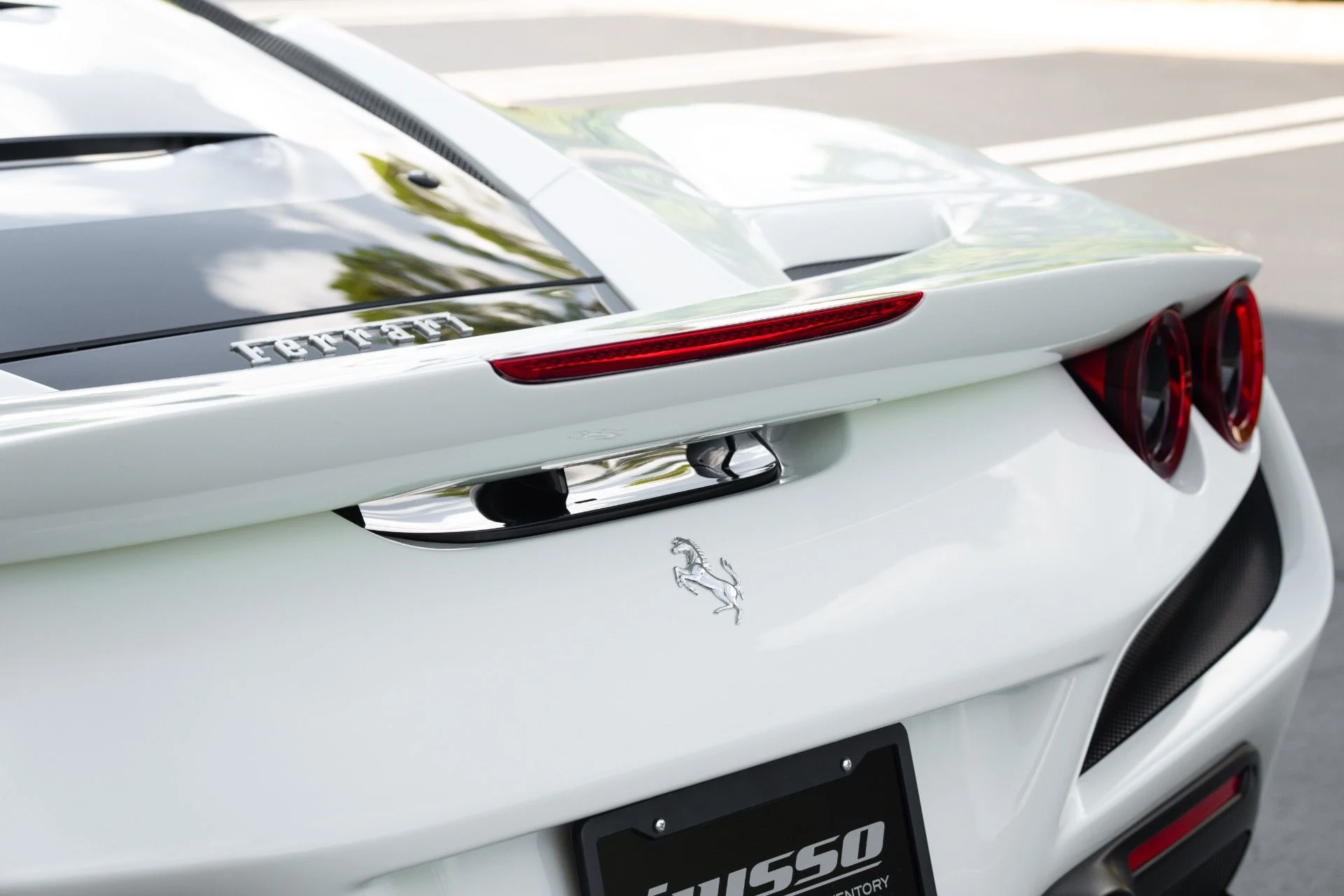 mph018_2925667078_Used_2021_Ferrari_F8_Tributo_1763762778_274e7ece74