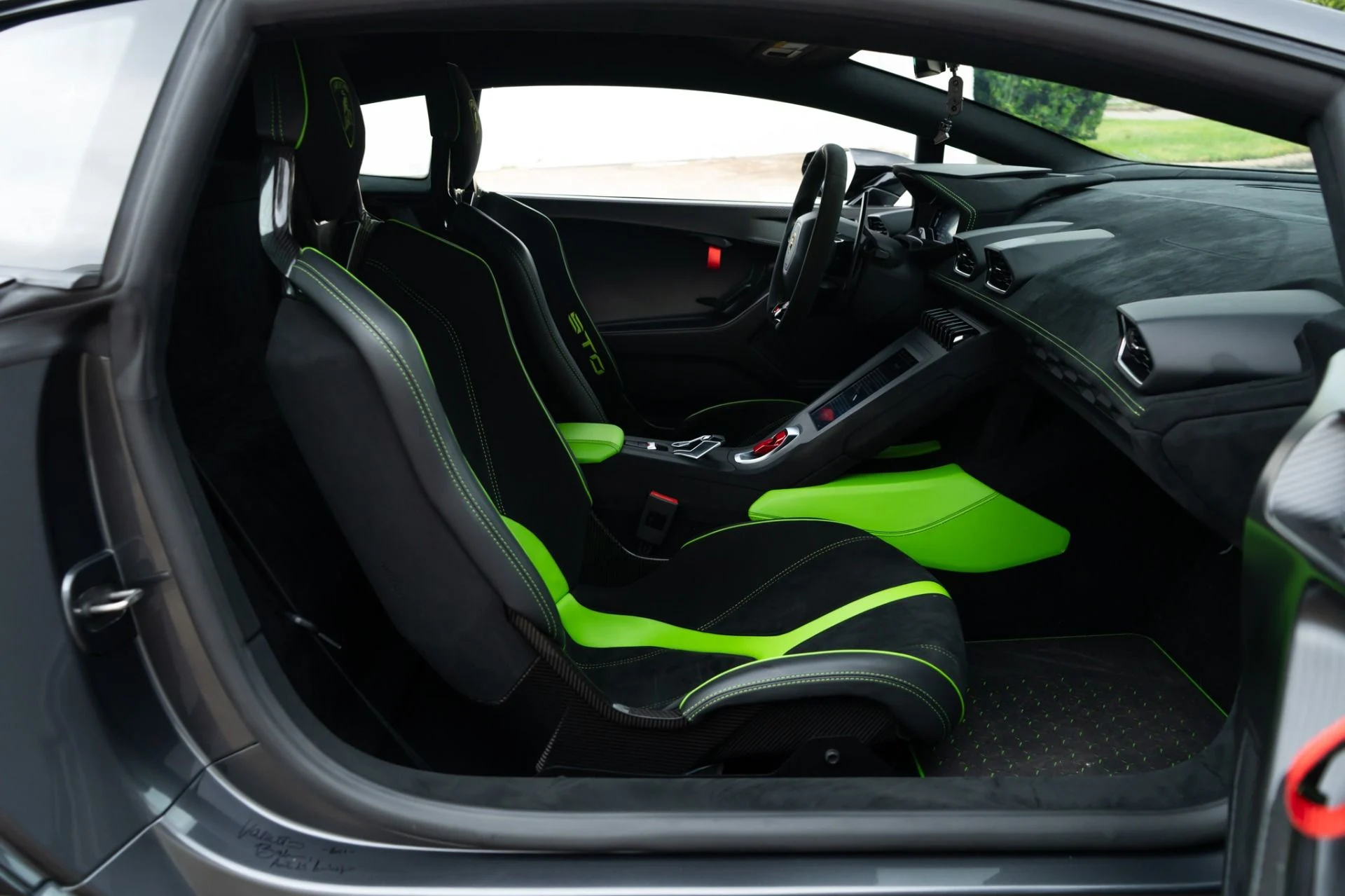 mph018_2932411198_Used_2021_Lamborghini_Huracan_STO_1791840697_818cacdd6c