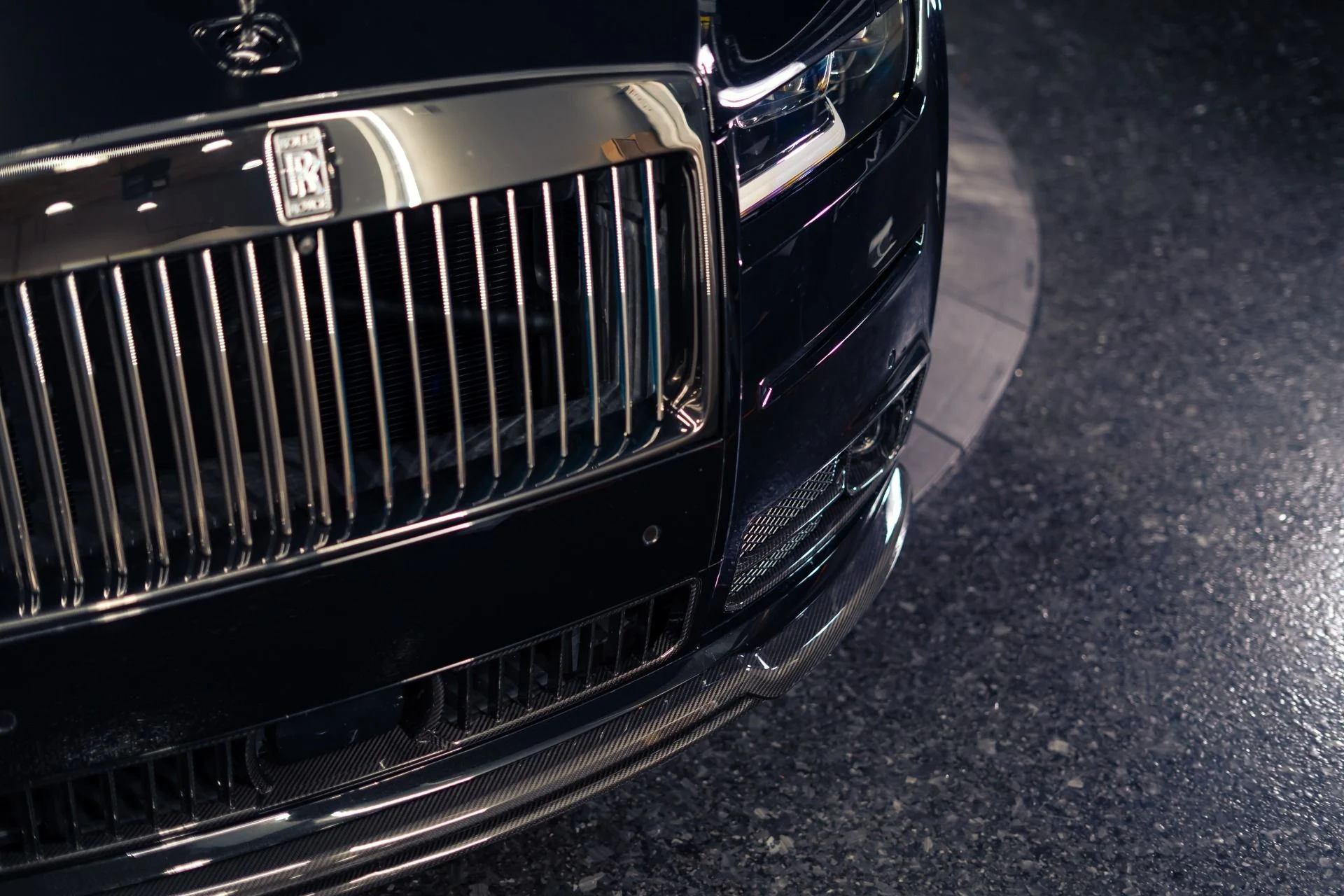 mph018_2934733682_Used_2022_Rolls_Royce_Black_Badge_Ghost_Carbon_Urban_Kit_1782178796_0b0c4e1968