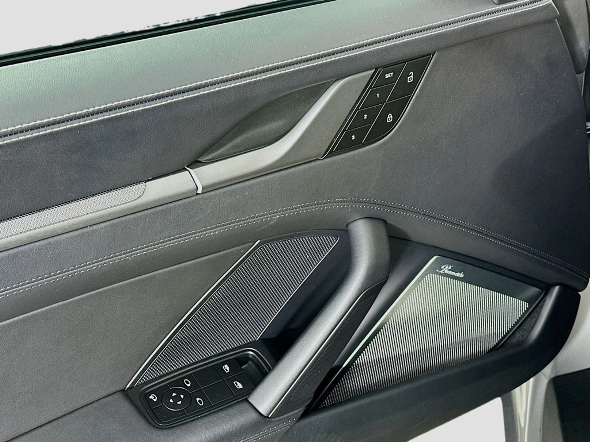 mph018_2938985301_5f2e9f465e3eea292f16bad5488bf61cx_03557a3b72