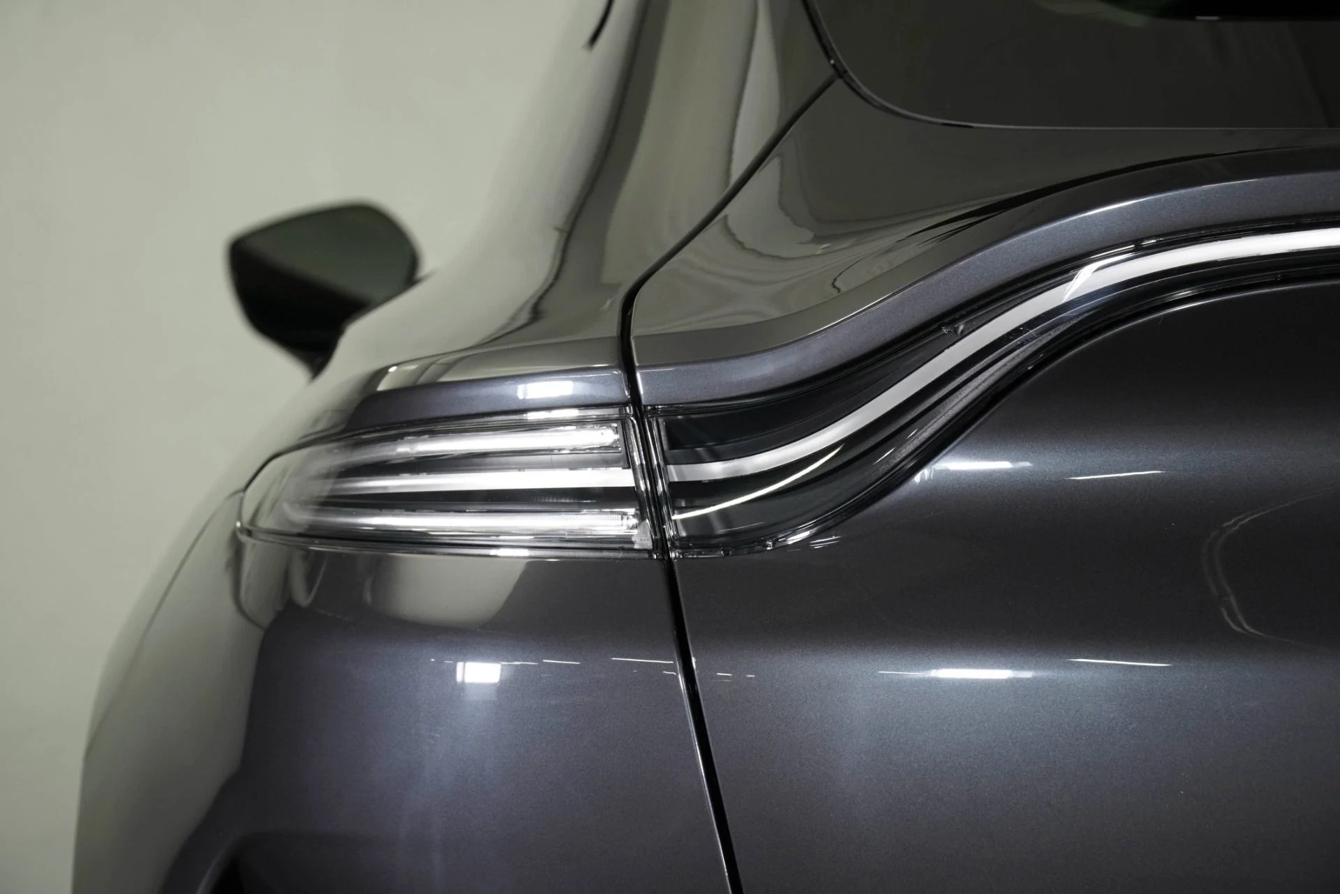 mph018_2946457288_New_2026_Aston_Martin_DBX_707_1771008980_d948577d0f