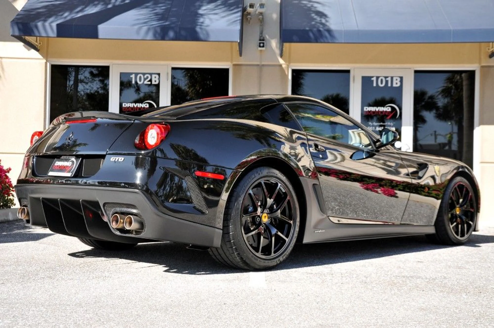 mph018_2947966161_82_p19_l_4115eec892