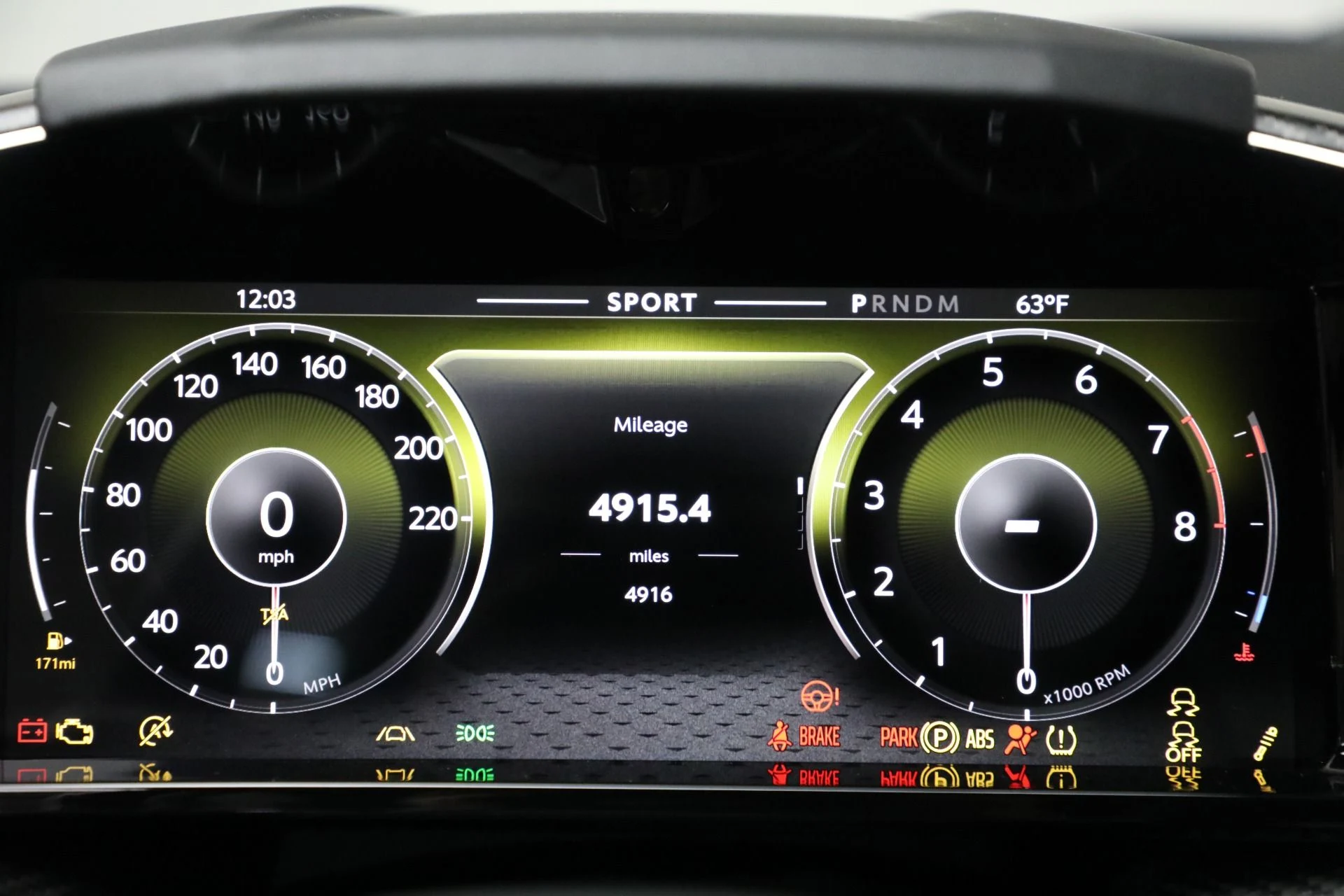 mph018_2948522172_Used_2025_Aston_Martin_Vantage_1763143757_7666999578