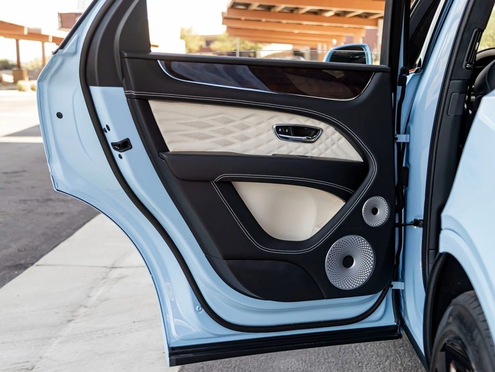 mph018_2951898495_19_e89968630d