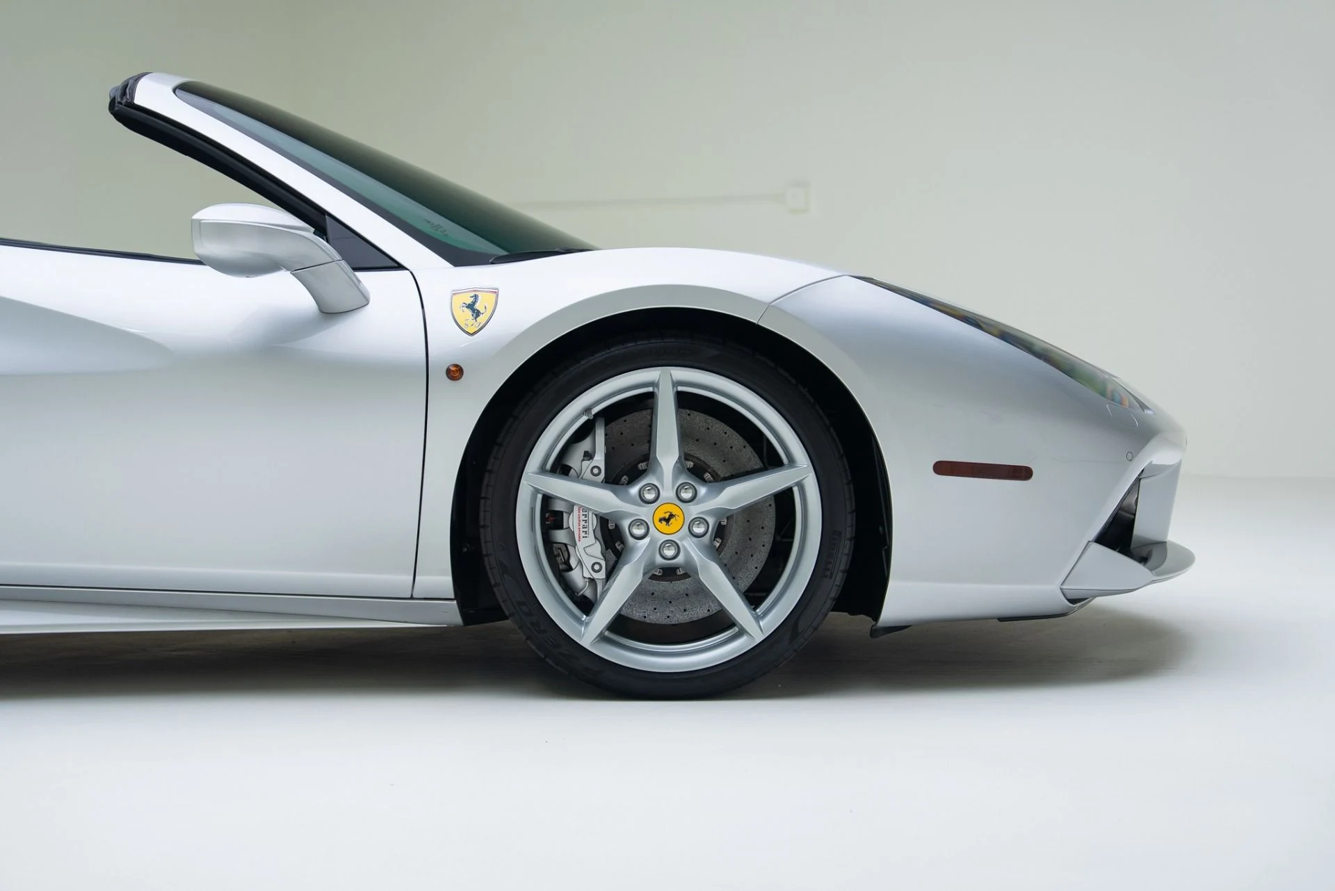 mph018_2953015099_Used_2017_Ferrari_488_Spider_1762375405_eefdfcf0b1