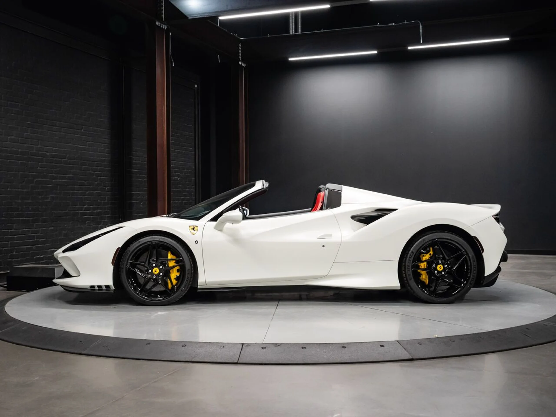 mph018_2955669173_ferrari_f8_spider_2022_d41aa31685