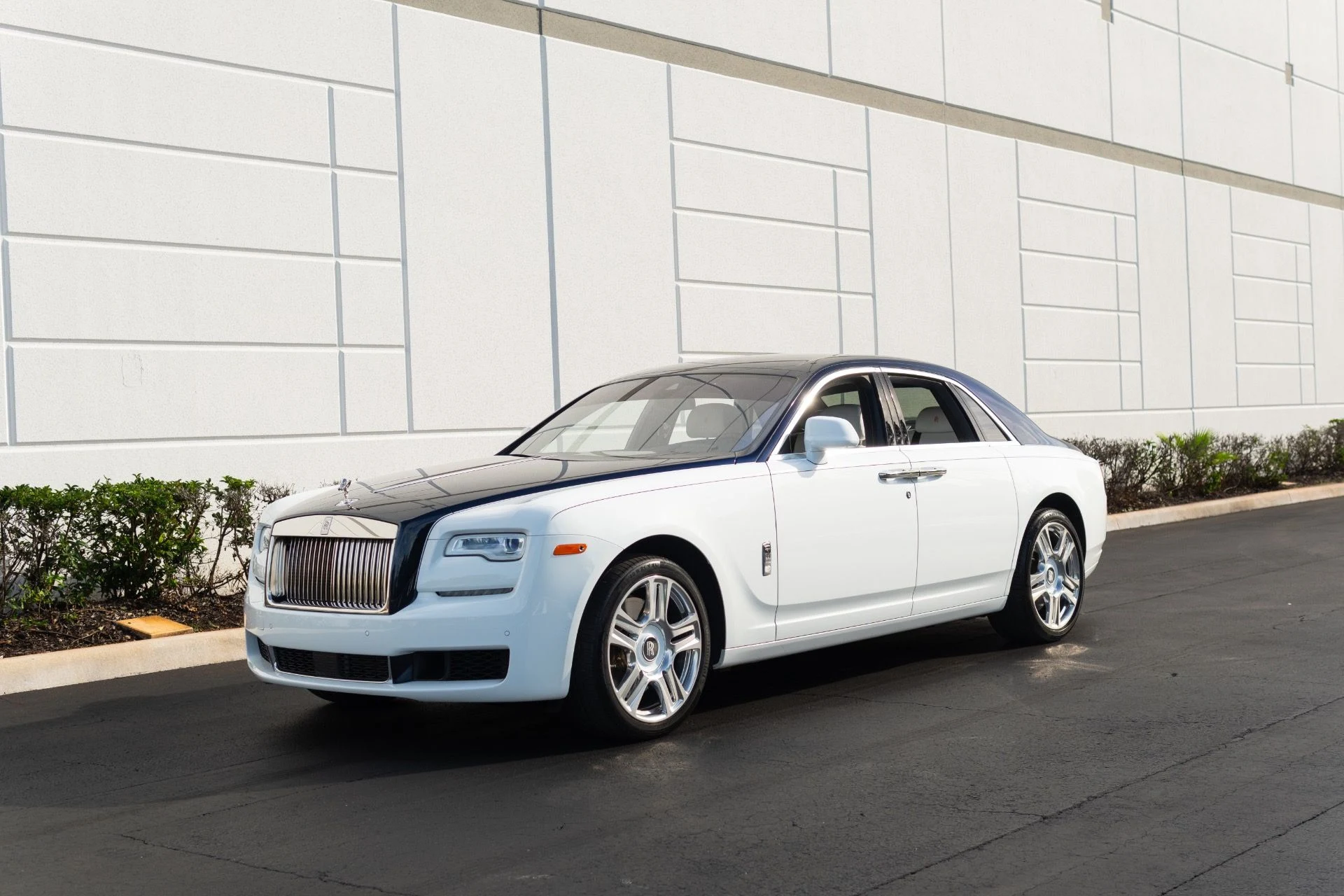 mph018_2955973089_Used_2018_Rolls_Royce_Ghost_1765824060_6284cd9a82