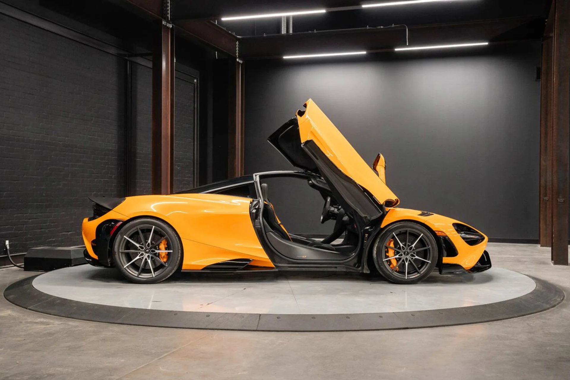 mph018_2956313554_mclaren_765lt_2021_845f13acfa