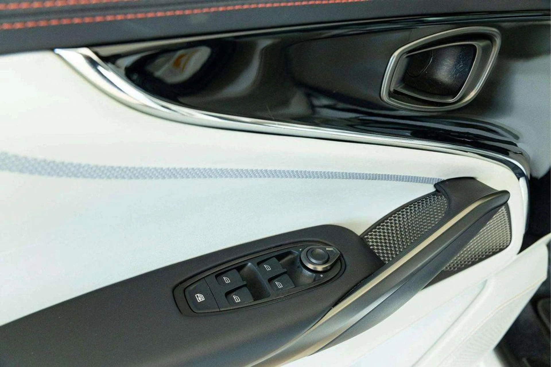 mph018_2958170654_z2_Vv6_Vq_HK_Qv7rq_la_6_E_Gf_BA_1bo_a3f075f5b5