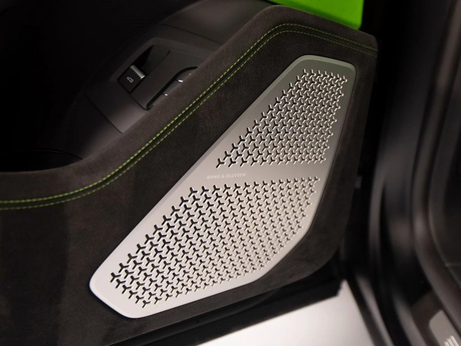 mph018_2965197443_e95ac77279f0adc710b5738c203bd70ax_e2272660b8