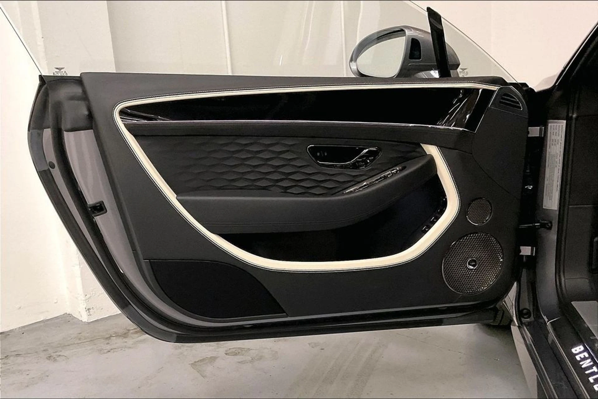 mph018_2972473545_0e25f83f721a4998806deb25855b5dd2x_163bf0e8ad