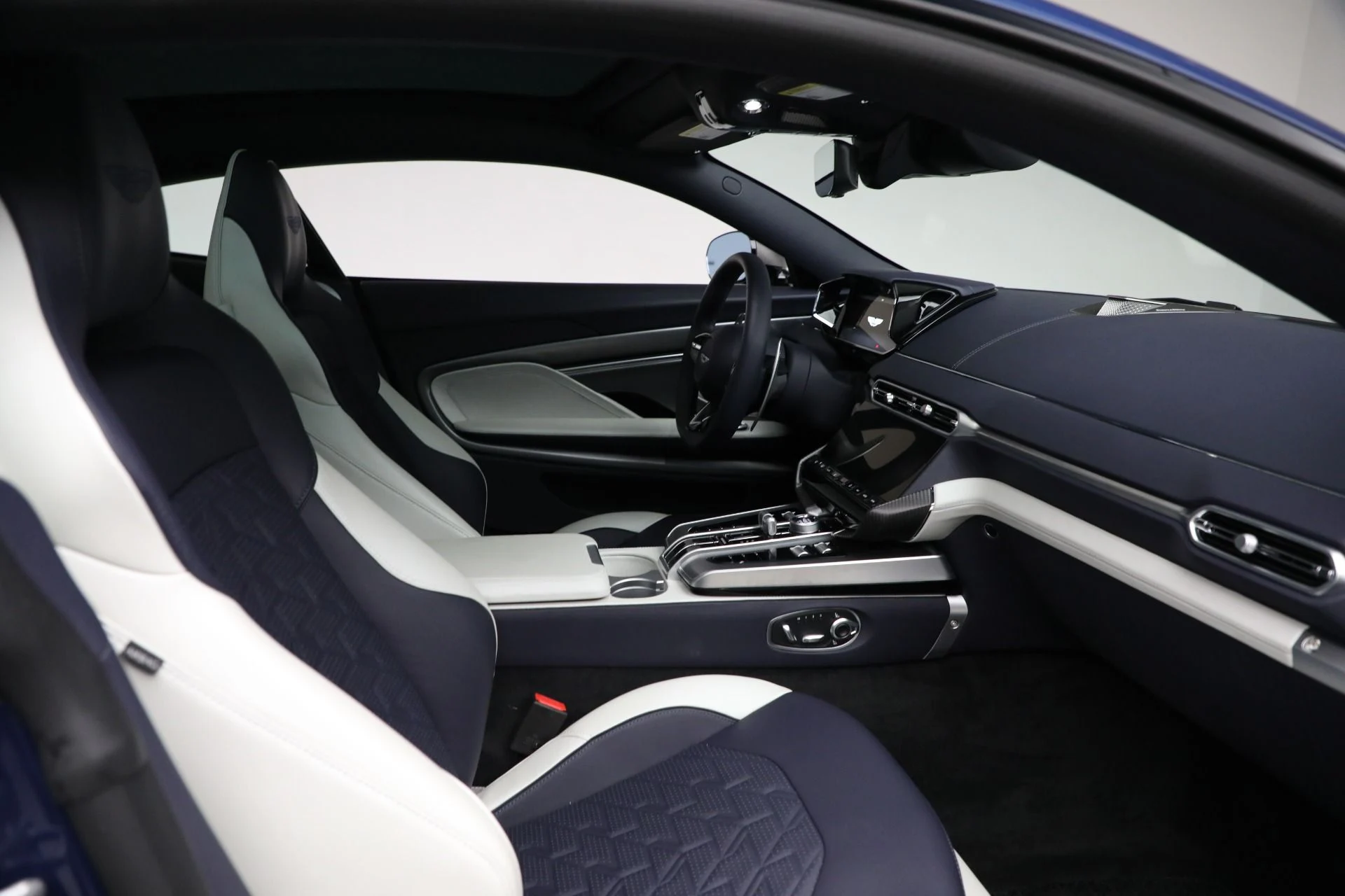 mph018_2978452333_New_2025_Aston_Martin_Vanquish_1735676879_09400b0fb6