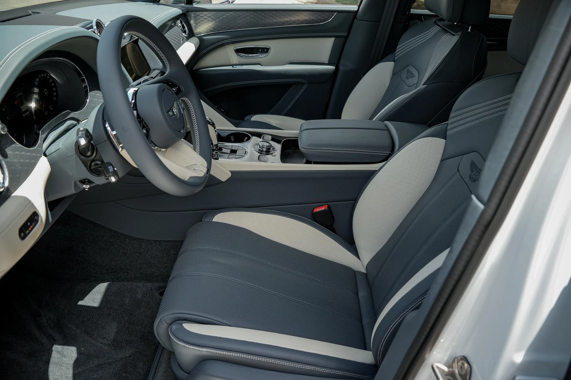 mph018_2981806496_Hi_Tech_Luxury_Imports_LLC_SJAAT_2_ZV_3_SC_030389_image_18_43f165dd75