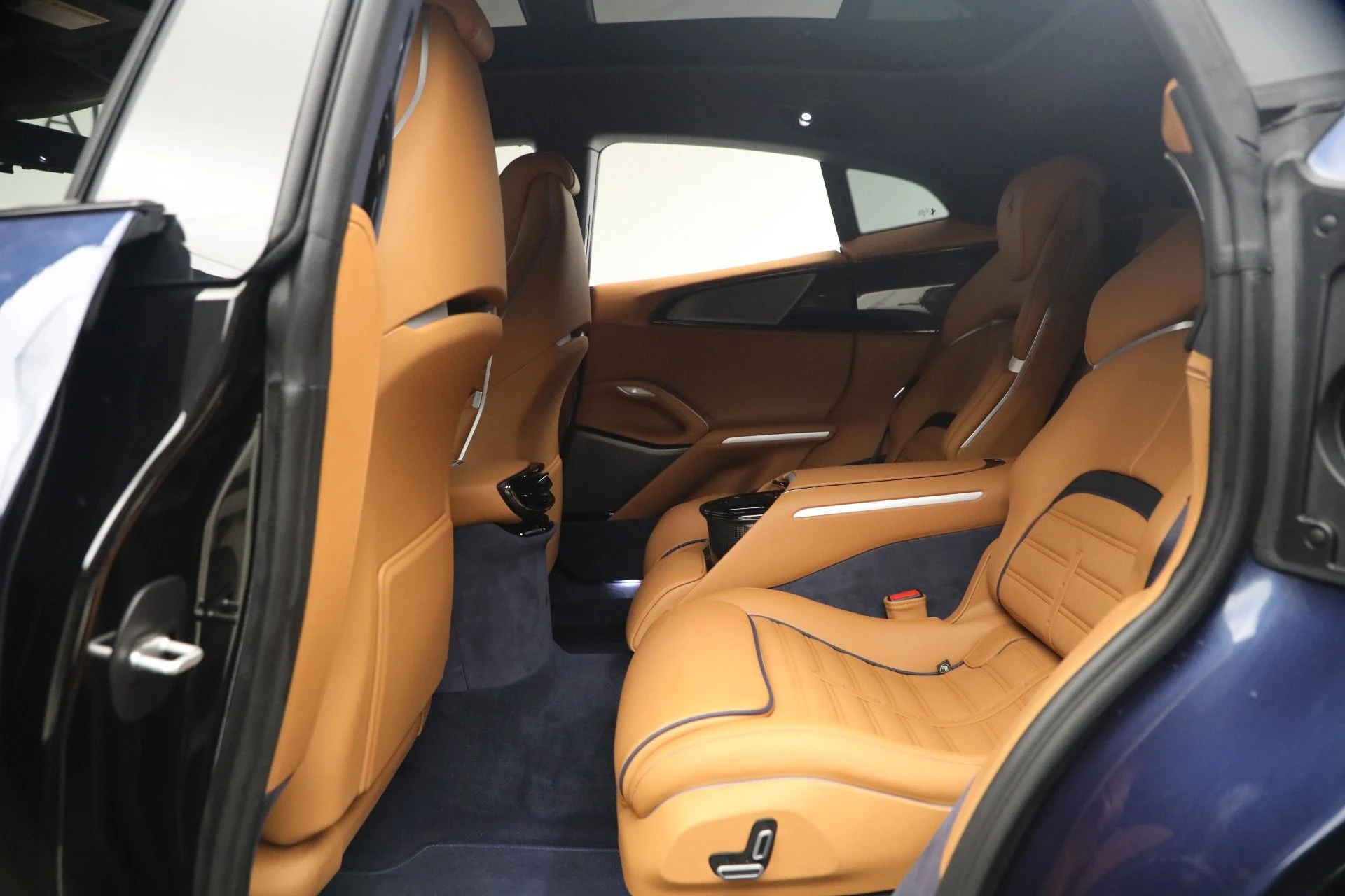 mph018_2988417811_Used_2025_Ferrari_Purosangue_1773254154_6349d72e13