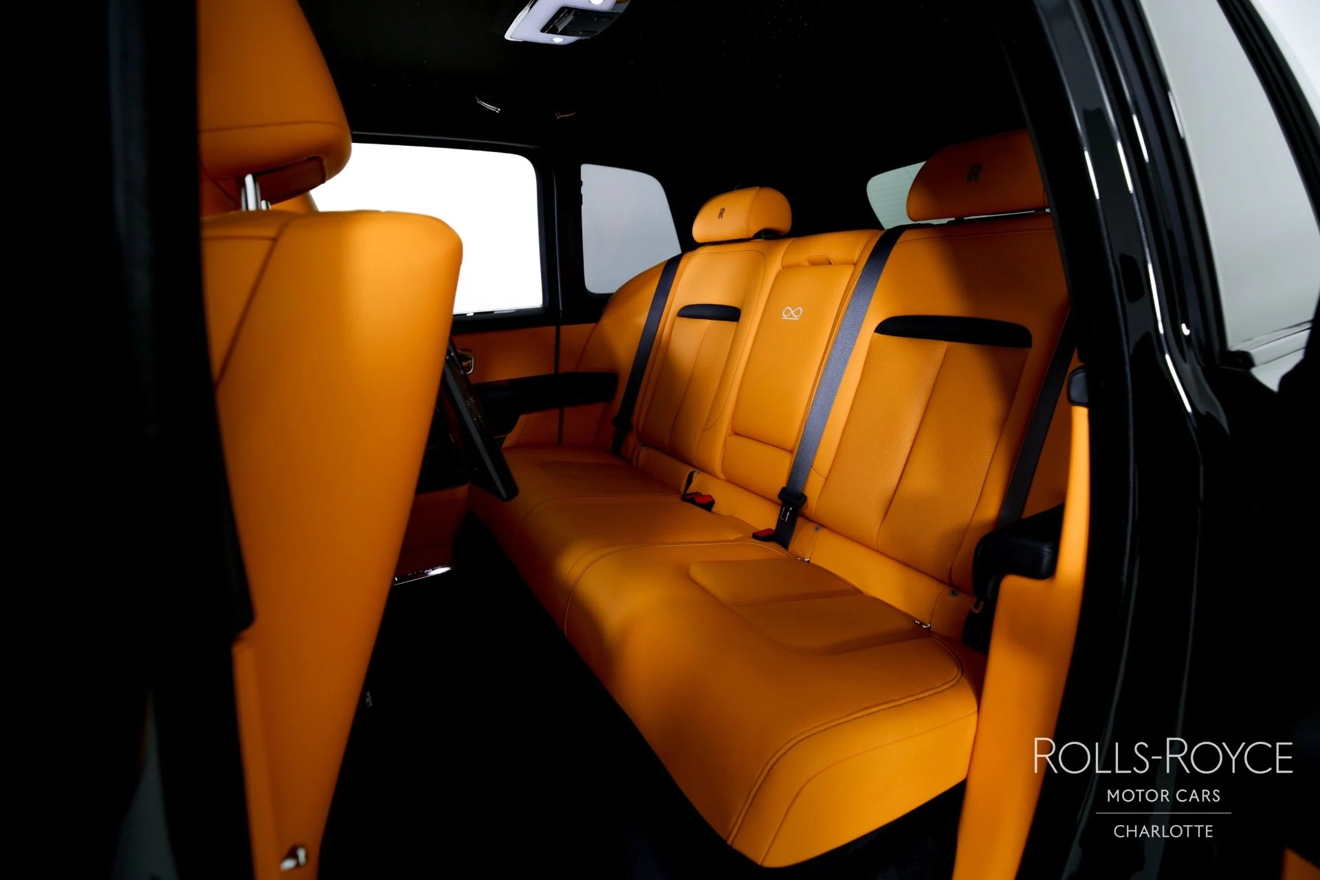 mph018_3002324893_Used_2023_Rolls_Royce_Black_Badge_Cullinan_1715880201_335f29de8b