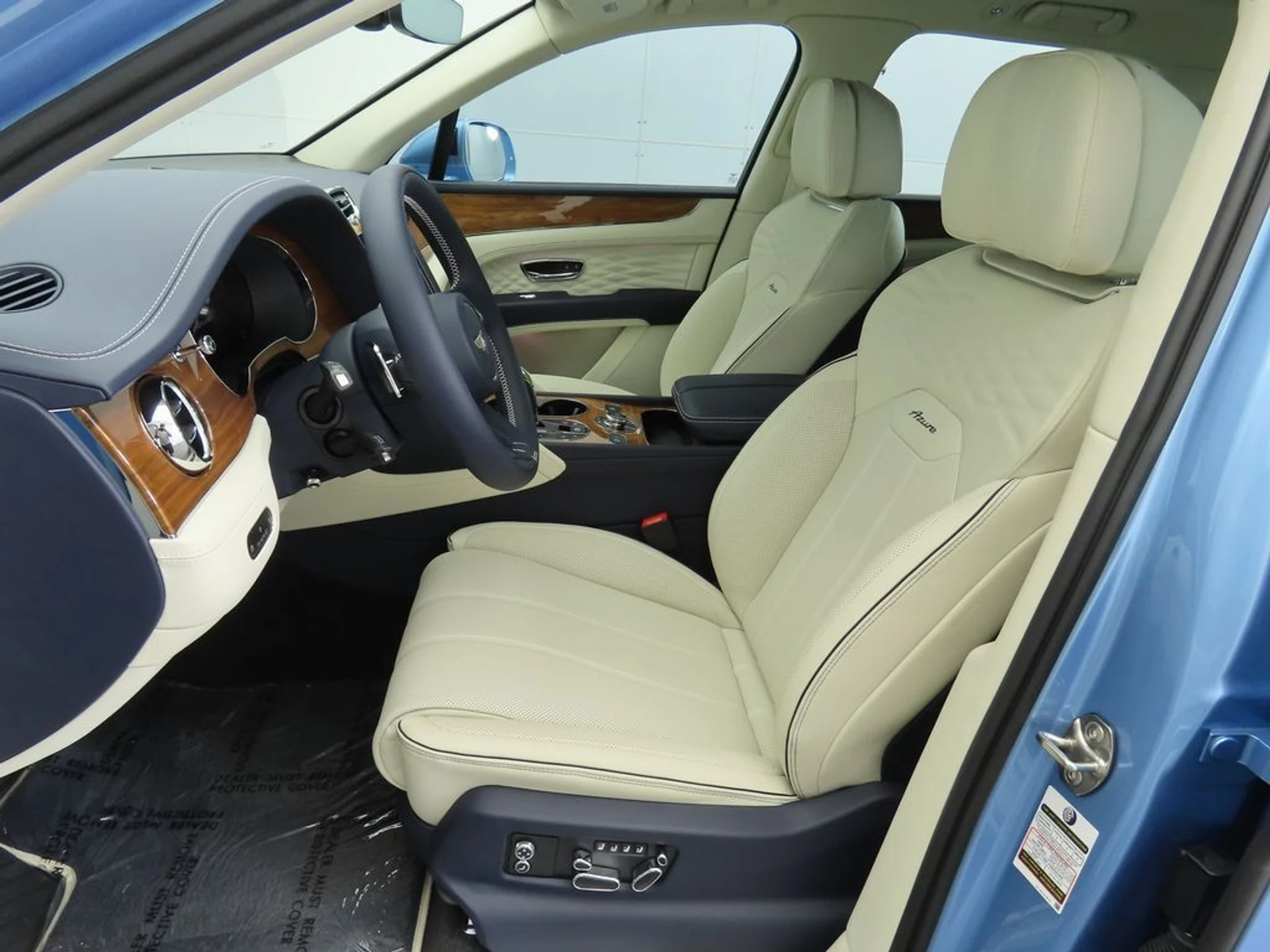mph018_3002512348_new_2025_bentley_bentayga_v8awd_8119_22909990_19_1024_9f5377bf54