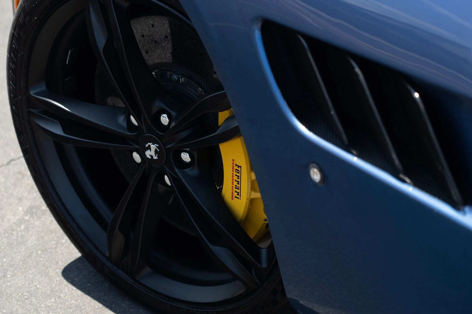 mph018_3003075805_Used_2017_Ferrari_GTC_4_Lusso_1755302053_8c611fe13e