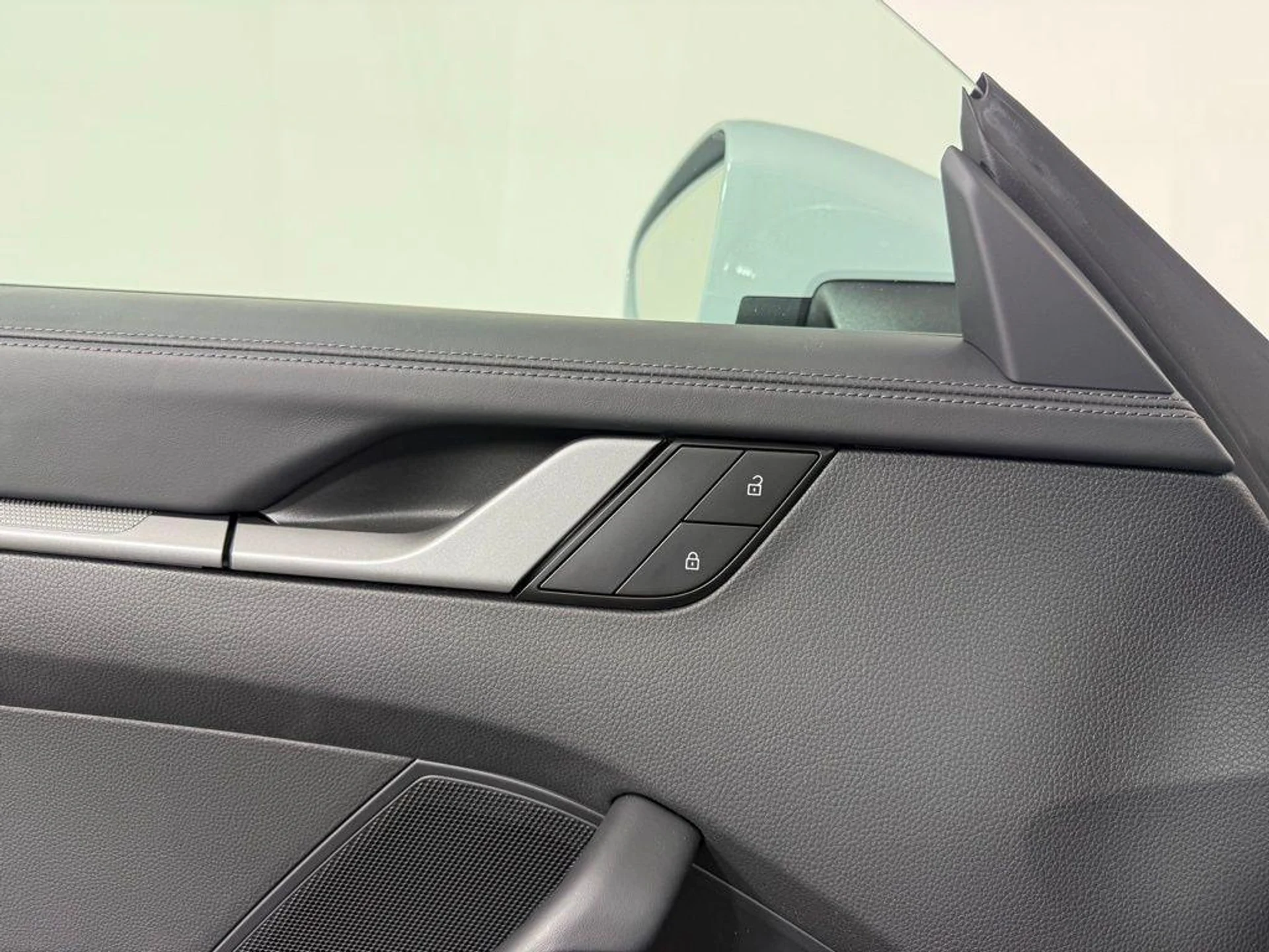 mph018_3004843619_ZWQ_3orf8_Wqv_U5a_P58_H1f_Um8_G7bw_52c6477bbc