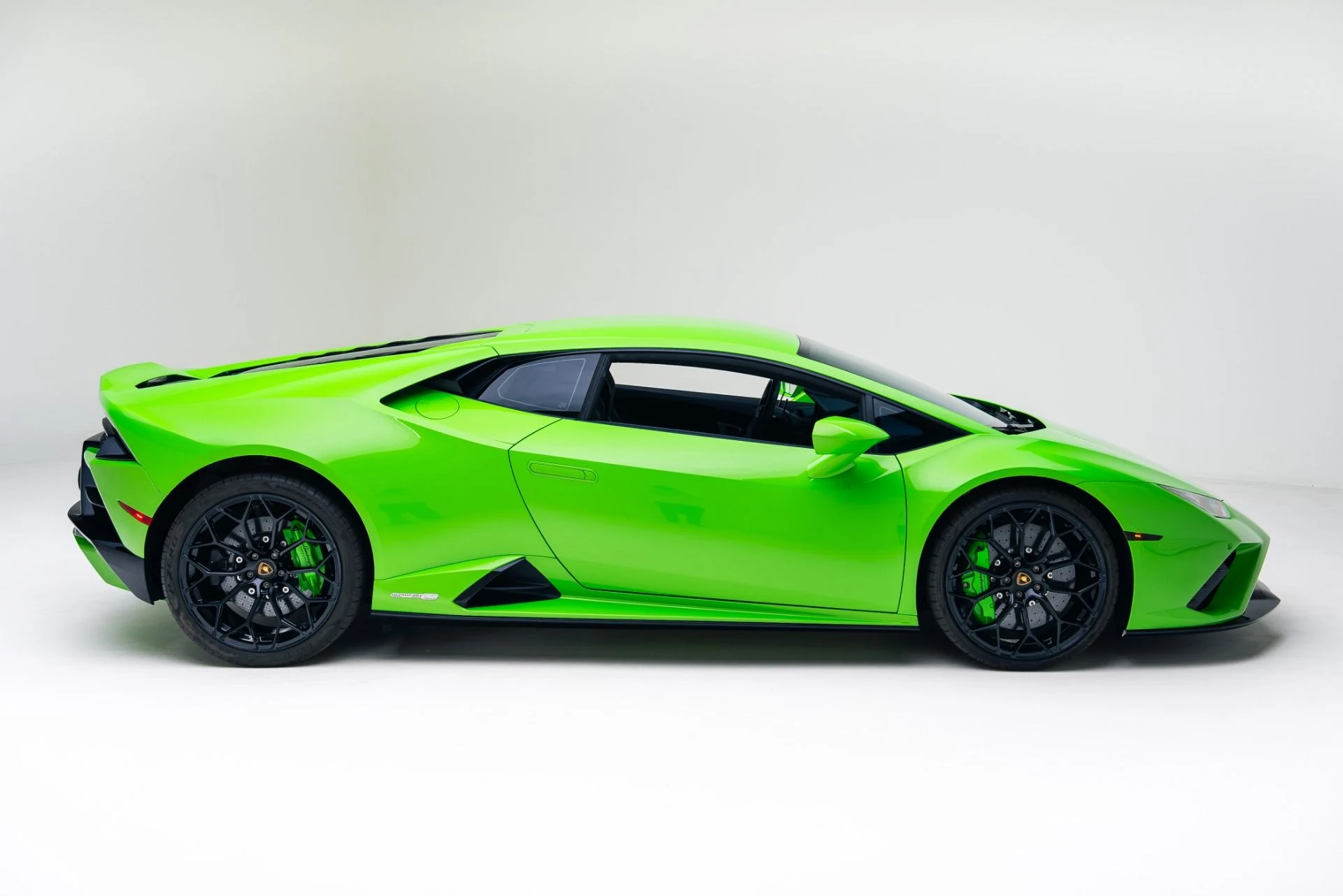 mph018_3009840397_Used_2023_Lamborghini_Huracan_EVO_1765473040_8fd95edef7