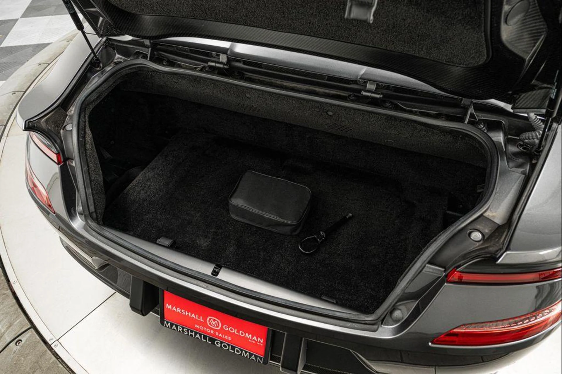 mph018_3011132496_Fp_C_Any_Xre_Rxxy1f_Z_5bqo9h4_V8_ae38da5e76