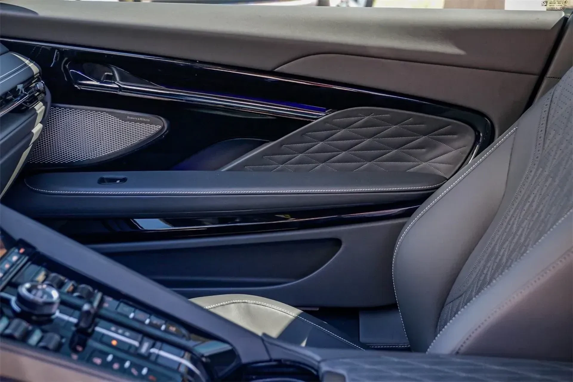 mph018_3016880580_bbd437f2f40546c8aac76d9aeaa65145_deb0215150