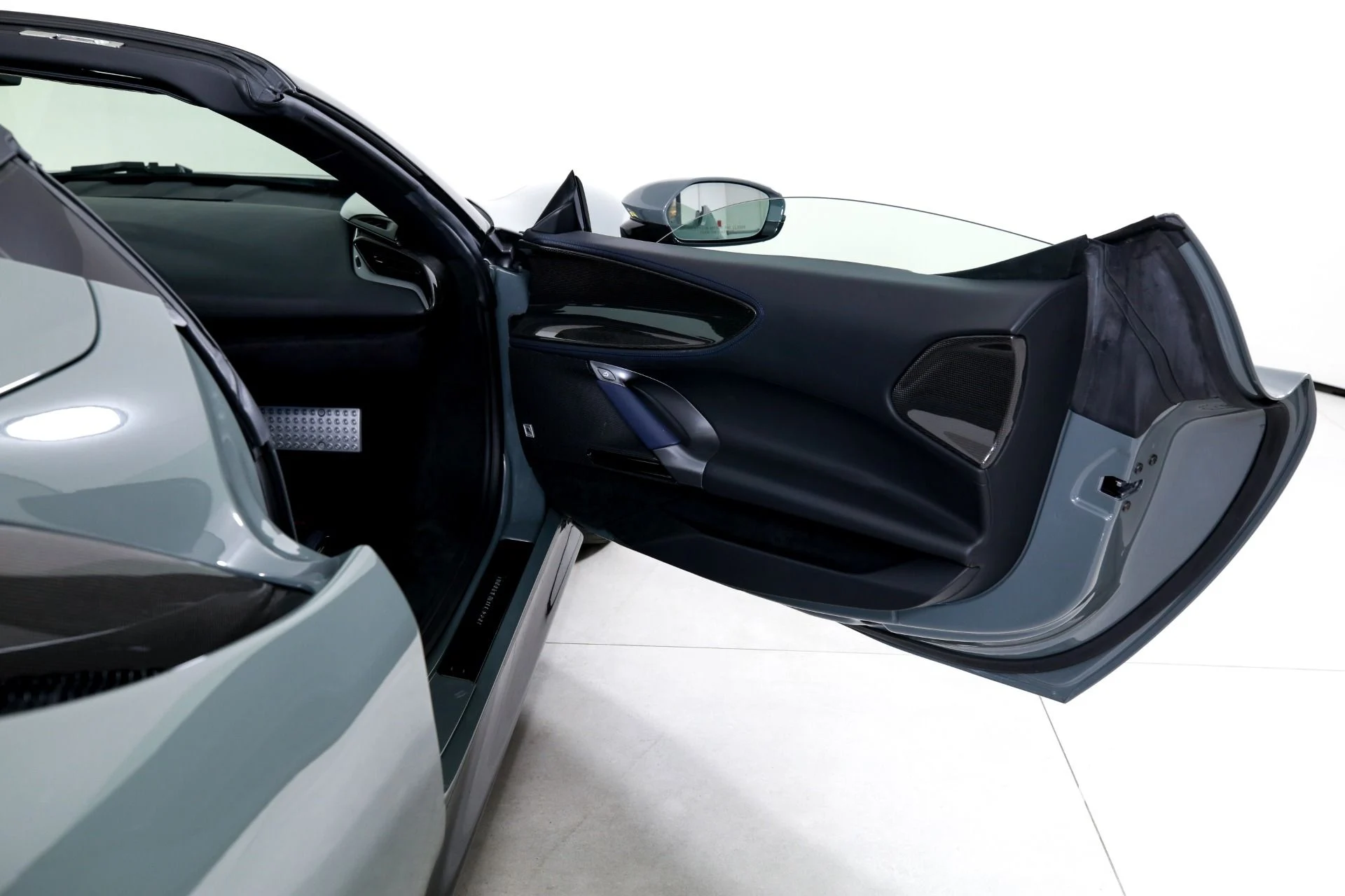 mph018_3019973476_Used_2024_Ferrari_SF_90_Spider_1774640583_608c477d10