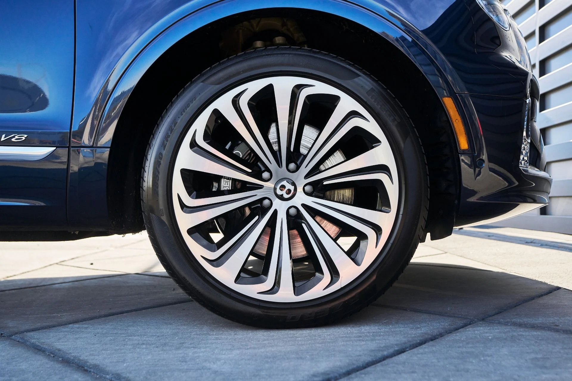 mph018_3021166835_Used_2021_Bentley_Bentayga_V8_1764208973_73aae0cb73