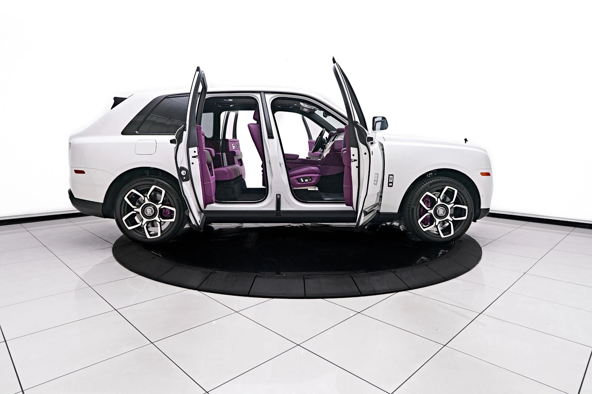 mph018_3031540229_Used_2024_Rolls_Royce_Cullinan_Base_1754099306_2e93f047d9