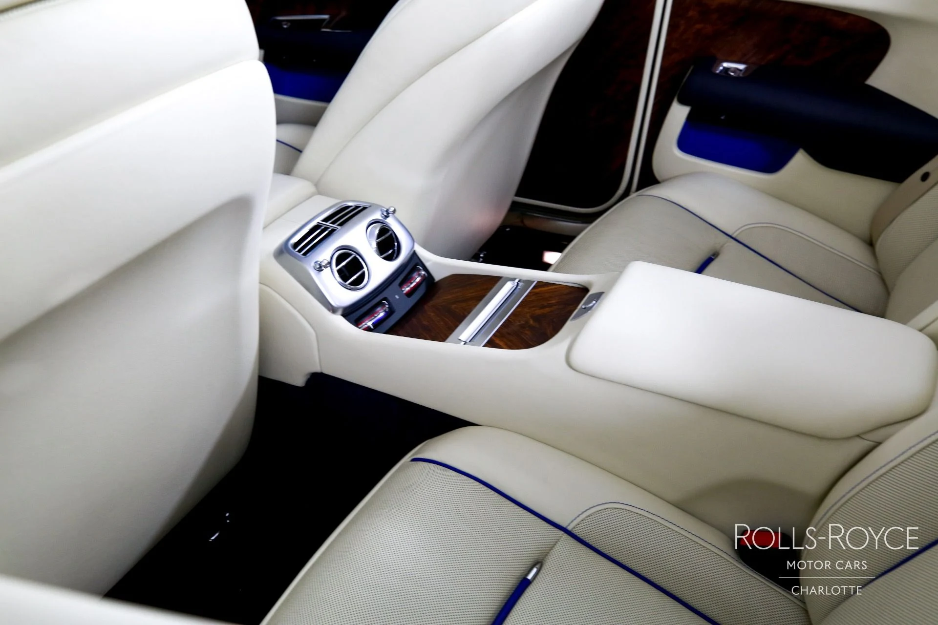 mph018_3032825285_Used_2017_Rolls_Royce_Dawn_1754332752_52f94d104f
