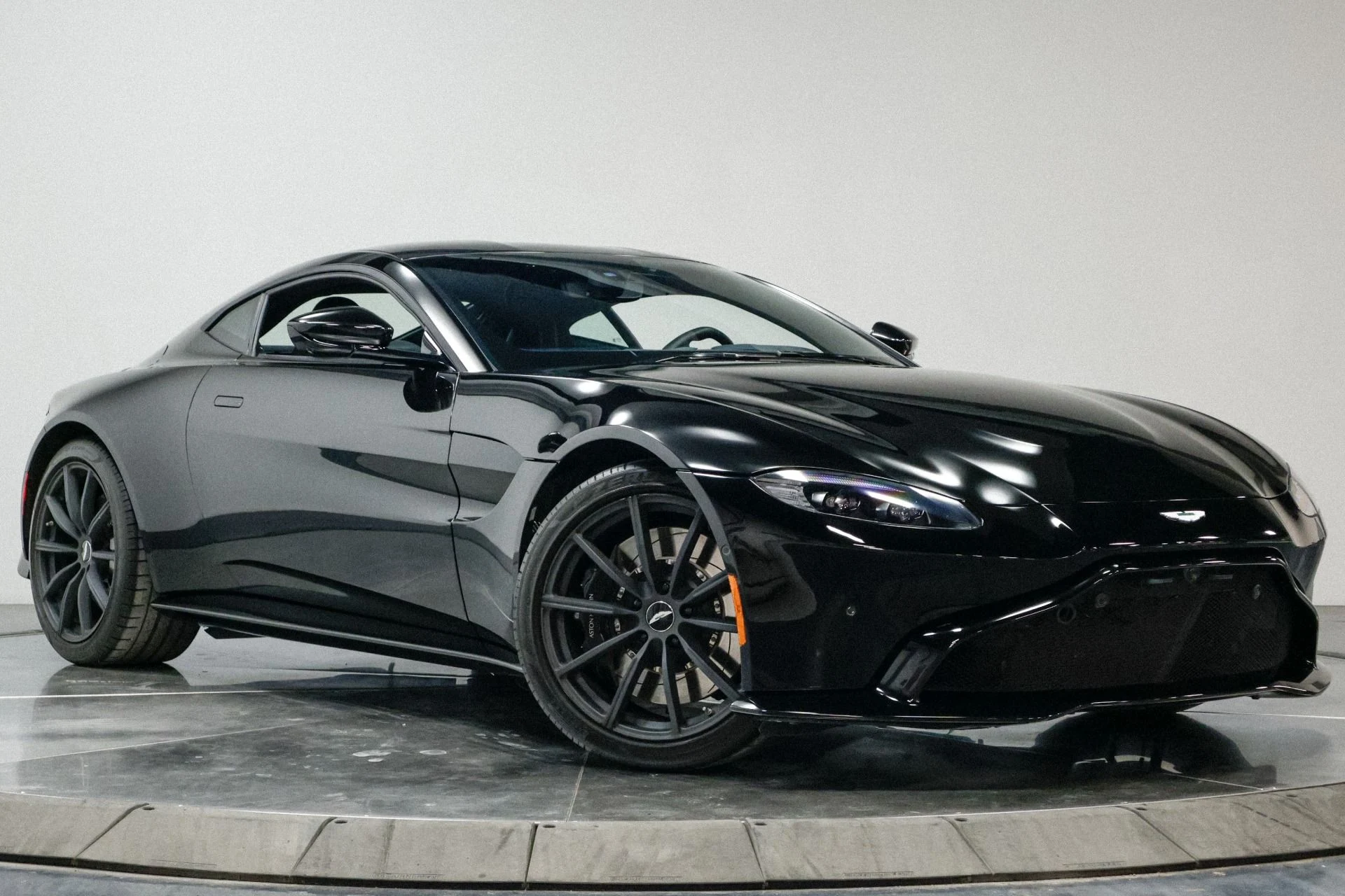 mph018_3036603357_Used_2019_Aston_Martin_Vantage_1760536452_dfc8111913