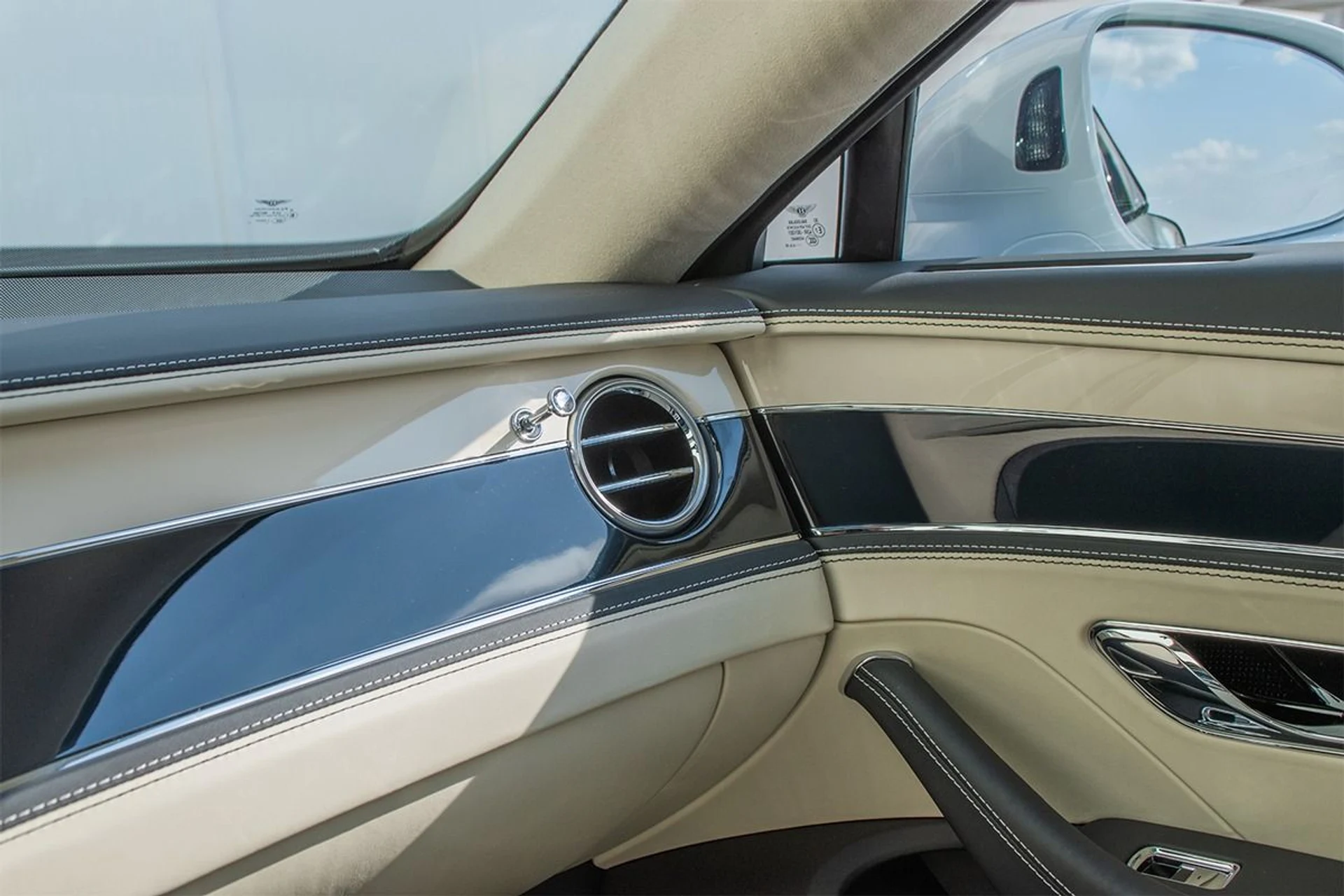 mph018_3043757833_Used_2024_Bentley_Flying_Spur_V8_1730873609_395c278c30