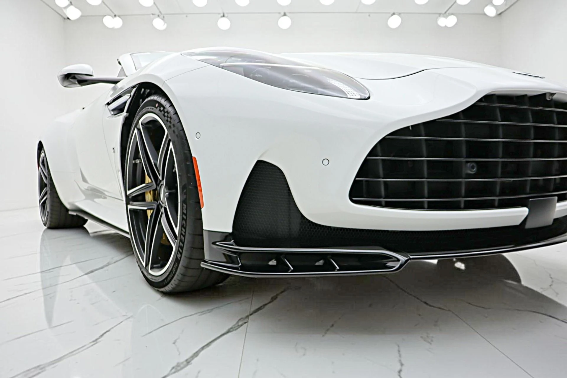 mph018_3046500780_New_2026_Aston_Martin_DB_12_S_Volante_094e4c5b08