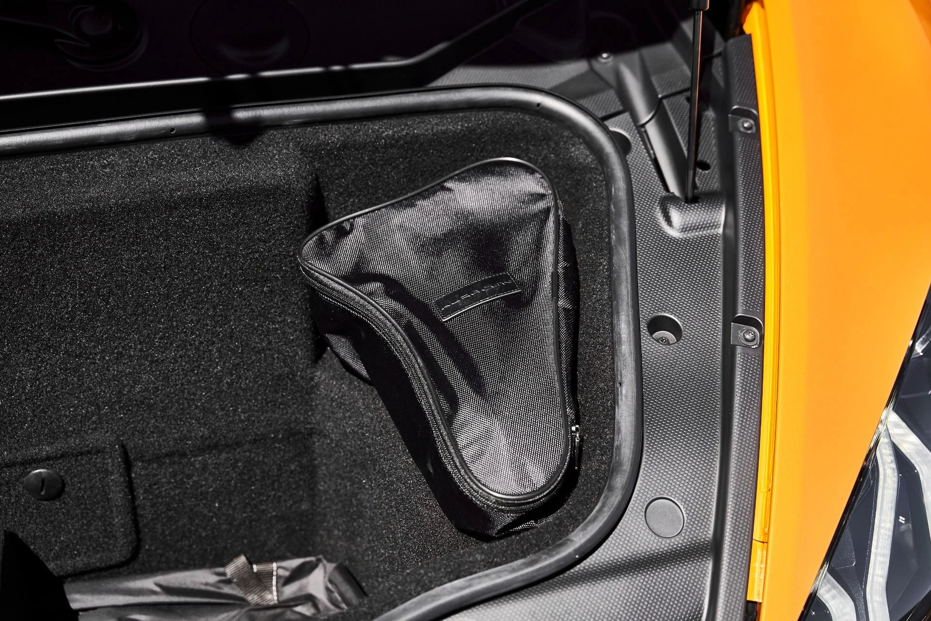 mph018_3050503304_Used_2023_Lamborghini_Huracan_Tecnica_Base_1777011614_f70ad30079