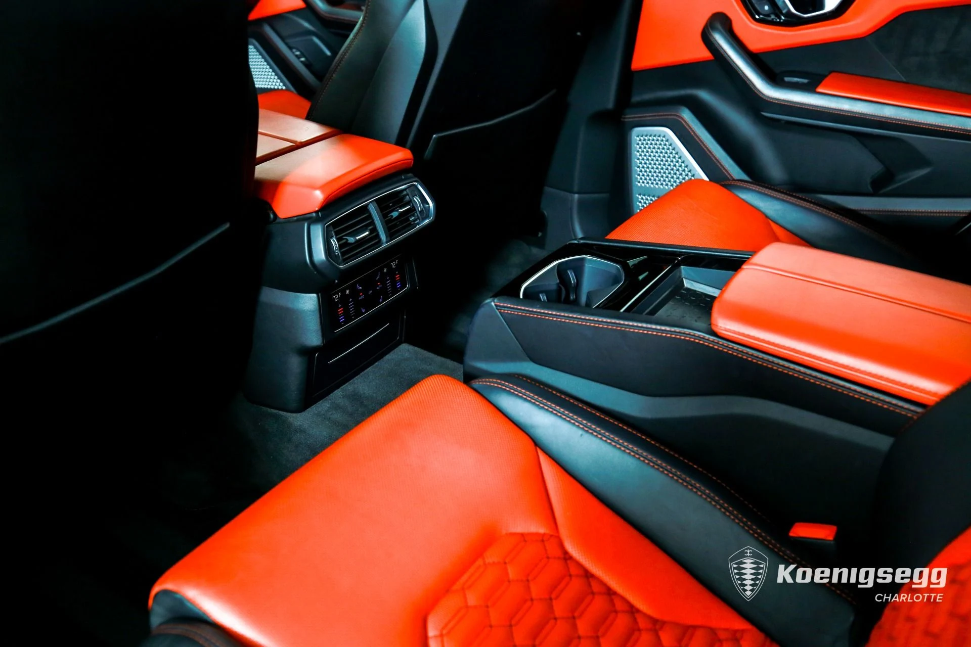 mph018_3053572872_Used_2019_Lamborghini_Urus_1760976119_297a88de7f