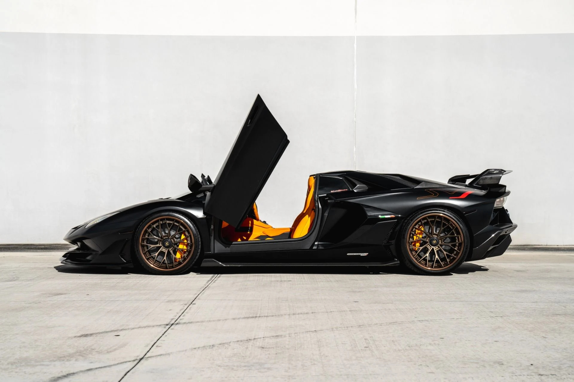 mph018_3061143212_Used_2020_Lamborghini_Aventador_SVJ_w_Hermes_Orange_Factory_Interior_Over_110_K_in_Options80_K_in_Mods_1672876014_11e7cbdd7e