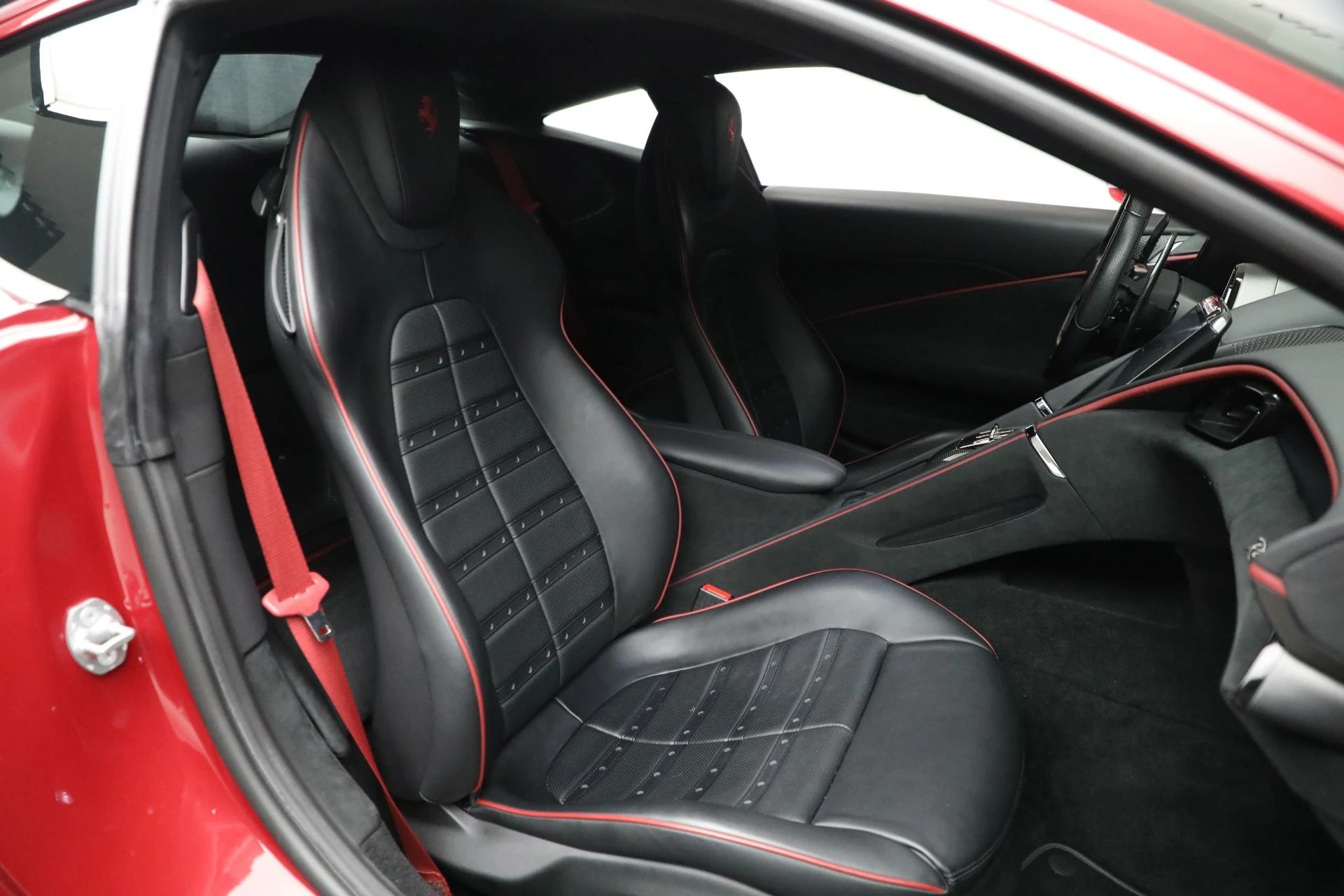 mph018_306935416_Used_2021_Ferrari_Roma_1763160293_659543979d