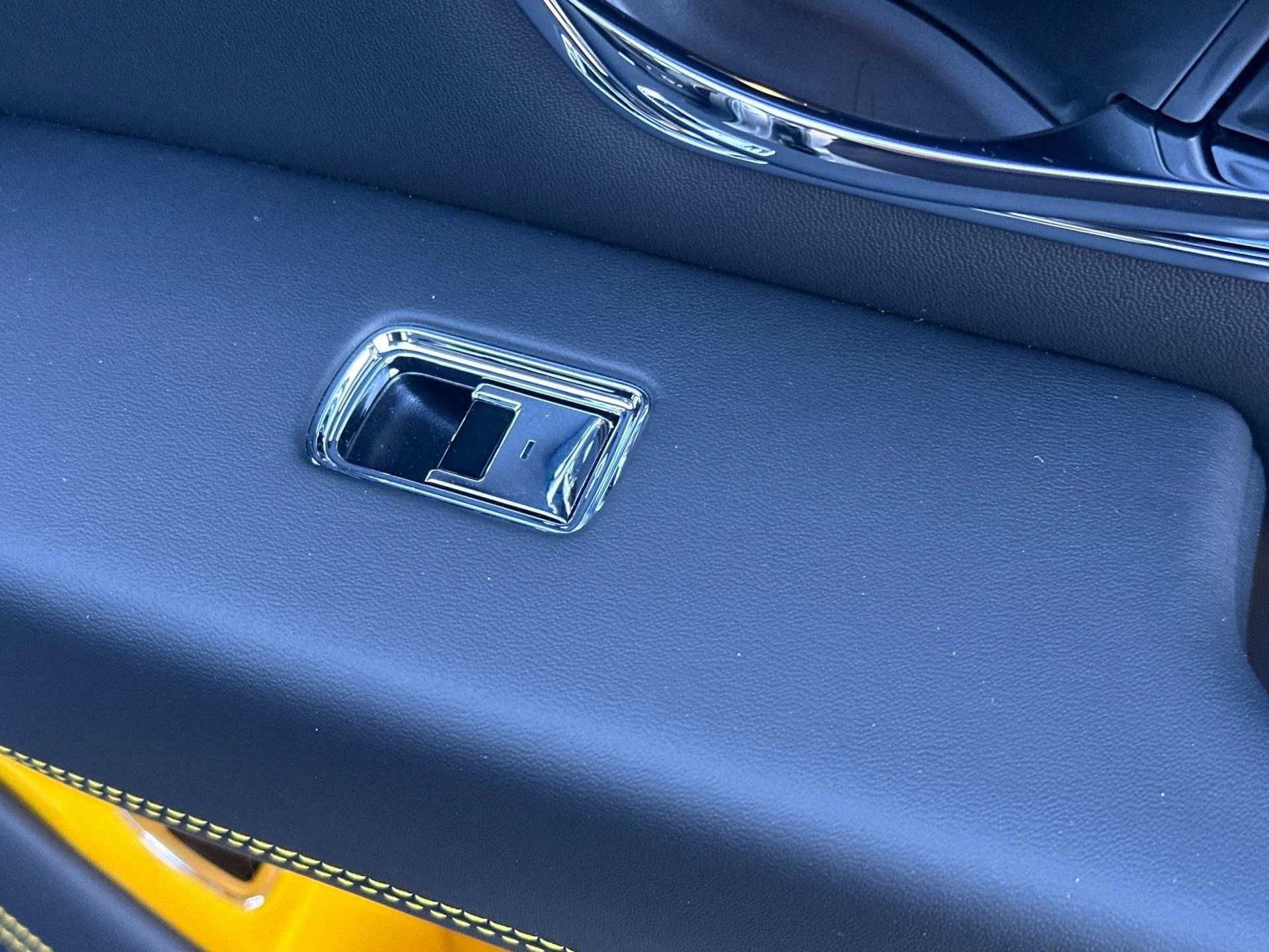 mph018_3070142568_New_2025_Bentley_Bentayga_S_Black_Edition_1771602899_41010aa291