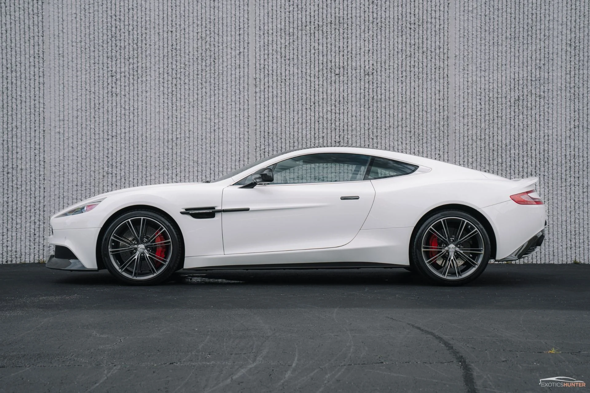 mph018_3087212201_Used_2014_Aston_Martin_Vanquish_Carbon_Everything_1756333397_6951d6a7bf